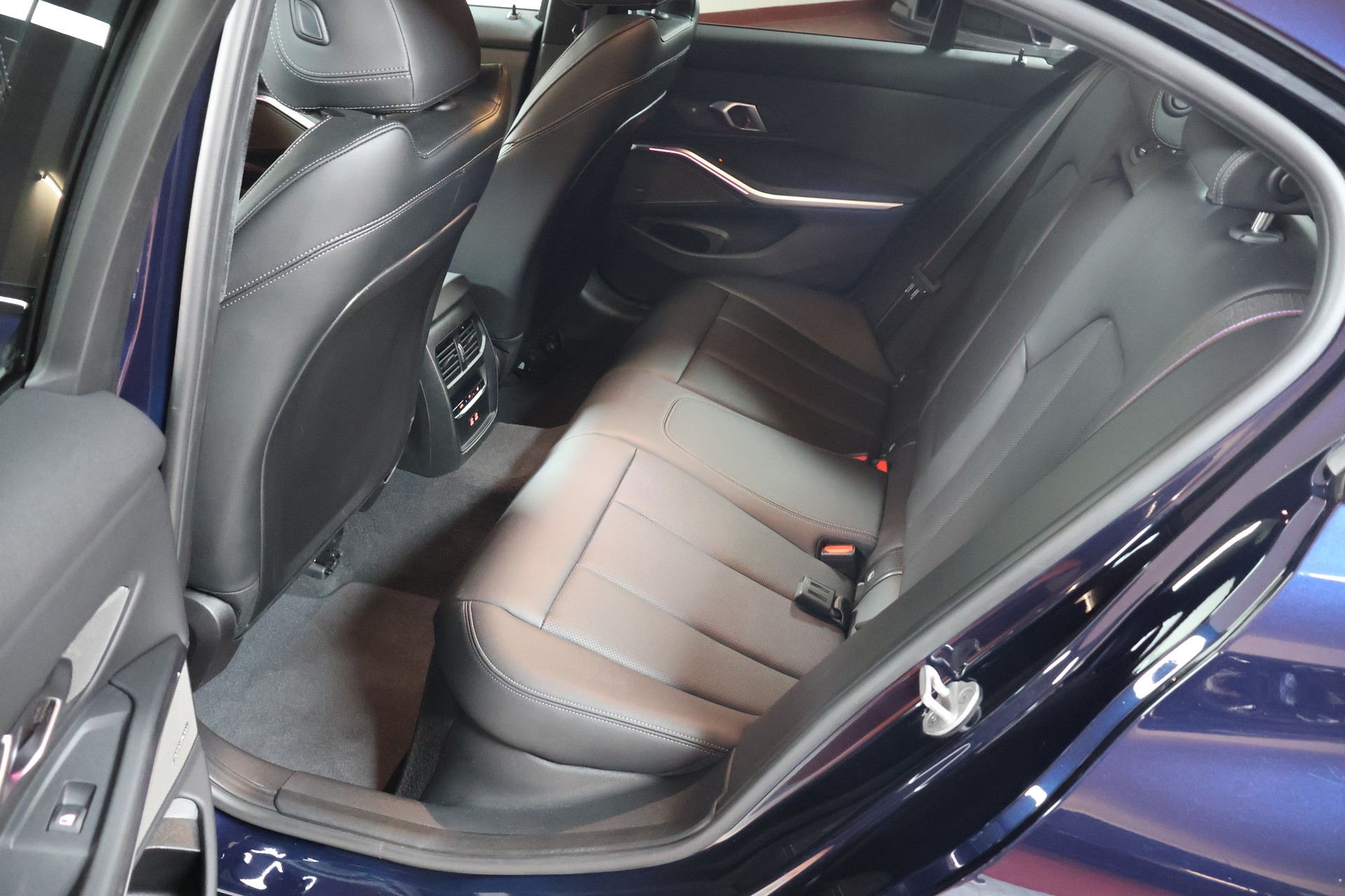 BMW 320d xDrive 48V Steptronic M Sport Pro-image-18