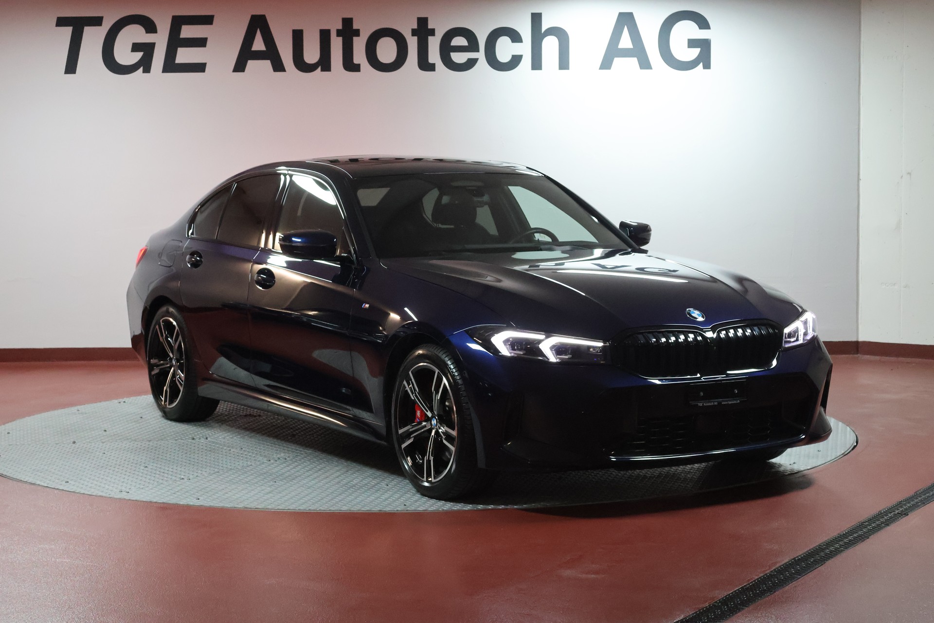 BMW 320d xDrive 48V Steptronic M Sport Pro-showroom-element-3