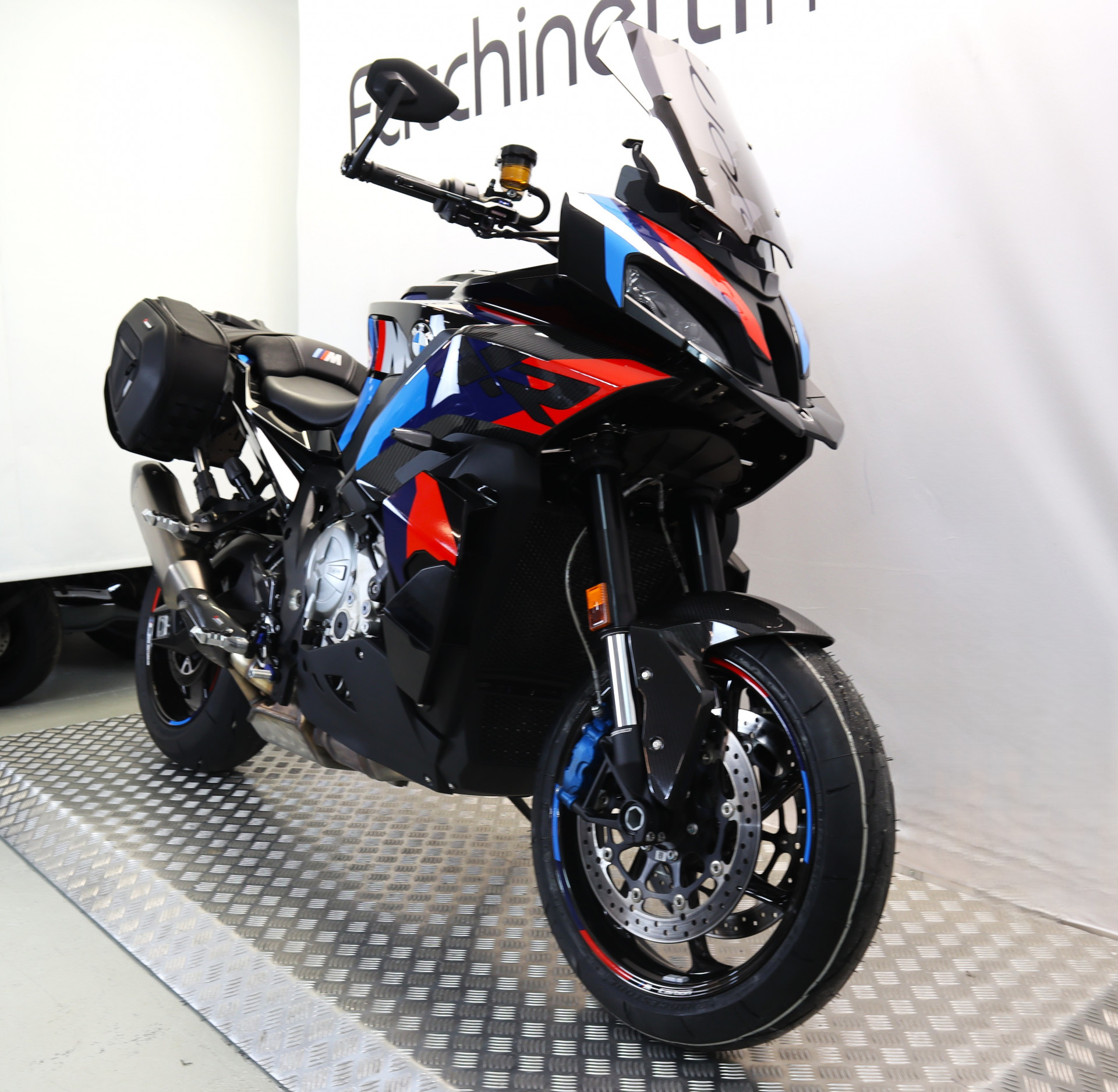 BMW M 1000 XR Competition Services inclus 3 ans/30 000 km - jusqu'au 17 /07/-image-1
