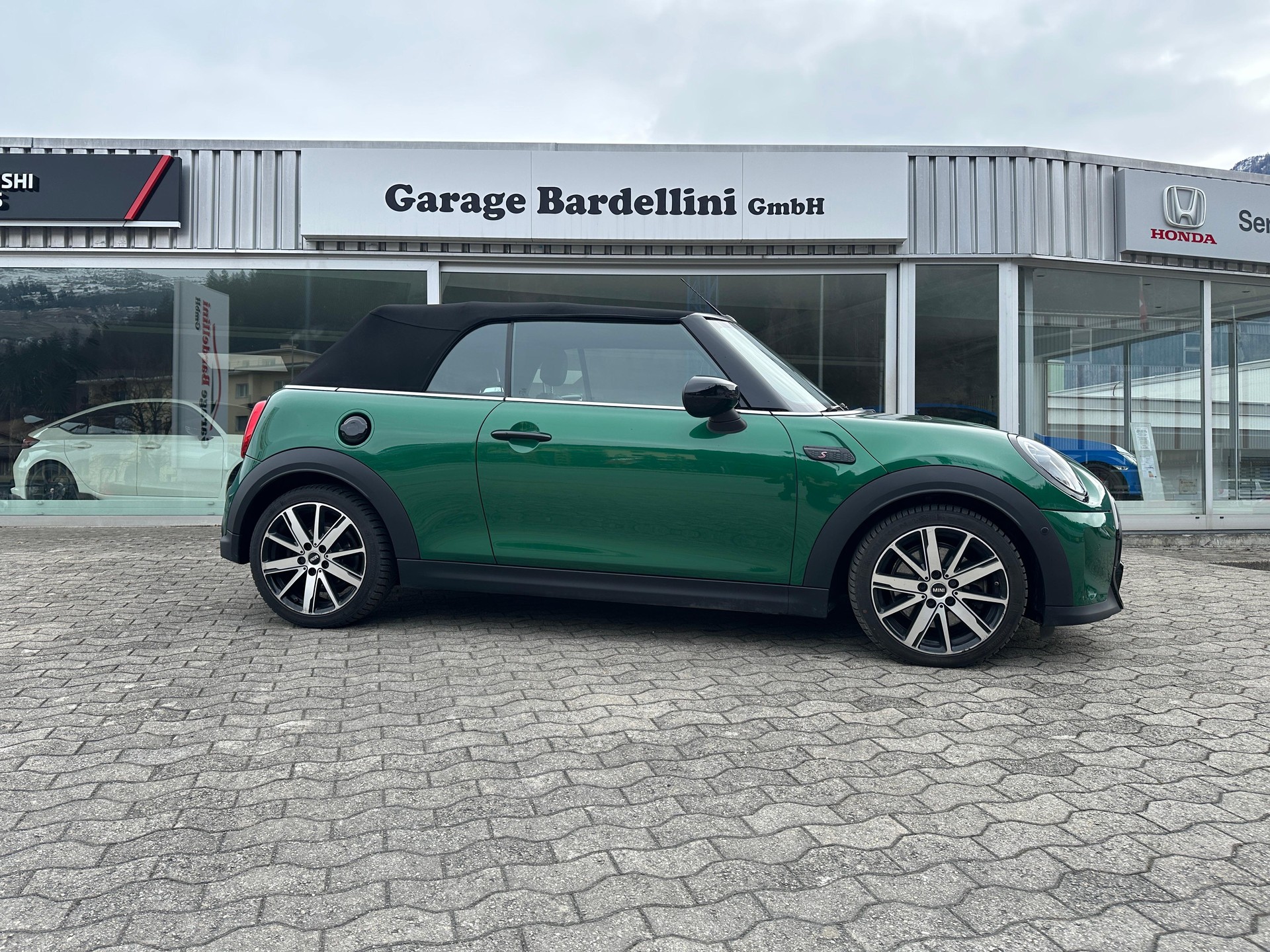 MINI Cabrio F57 2.0i Cooper S-image-1