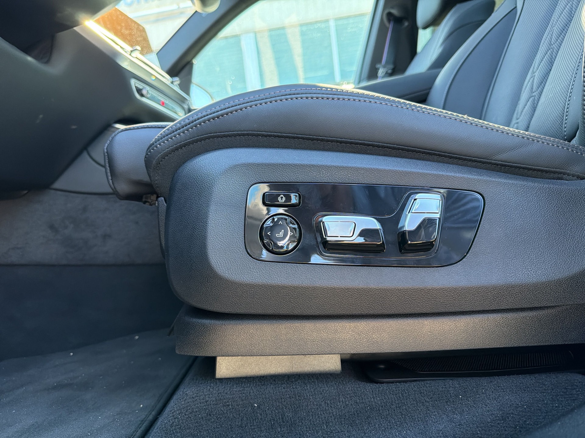 BMW X5 xDrive 48V 40d M Sport Pro Steptronic-image-14