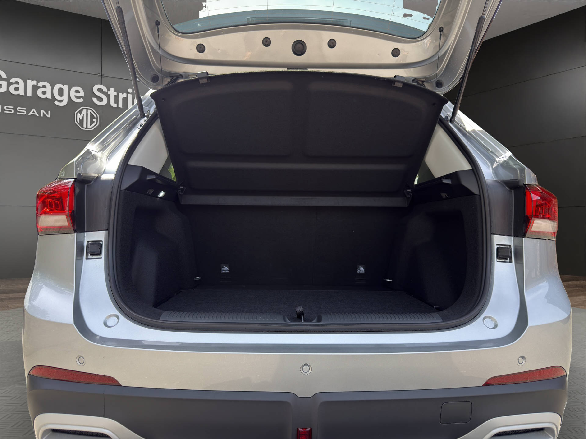 MG ZS 1.5 Hybrid+ Luxury-image-12