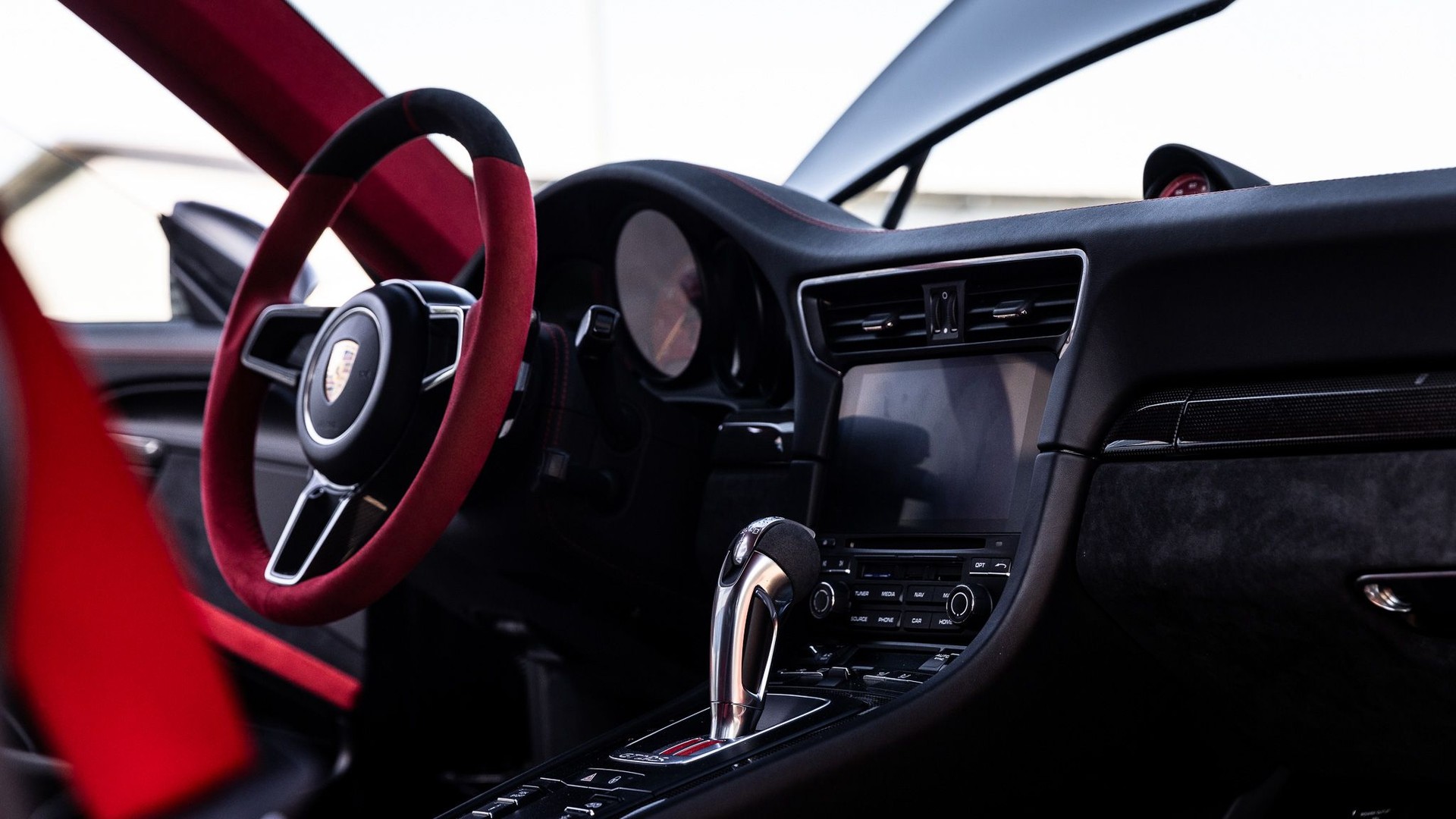 PORSCHE 911 GT2 RS PDK-image-4