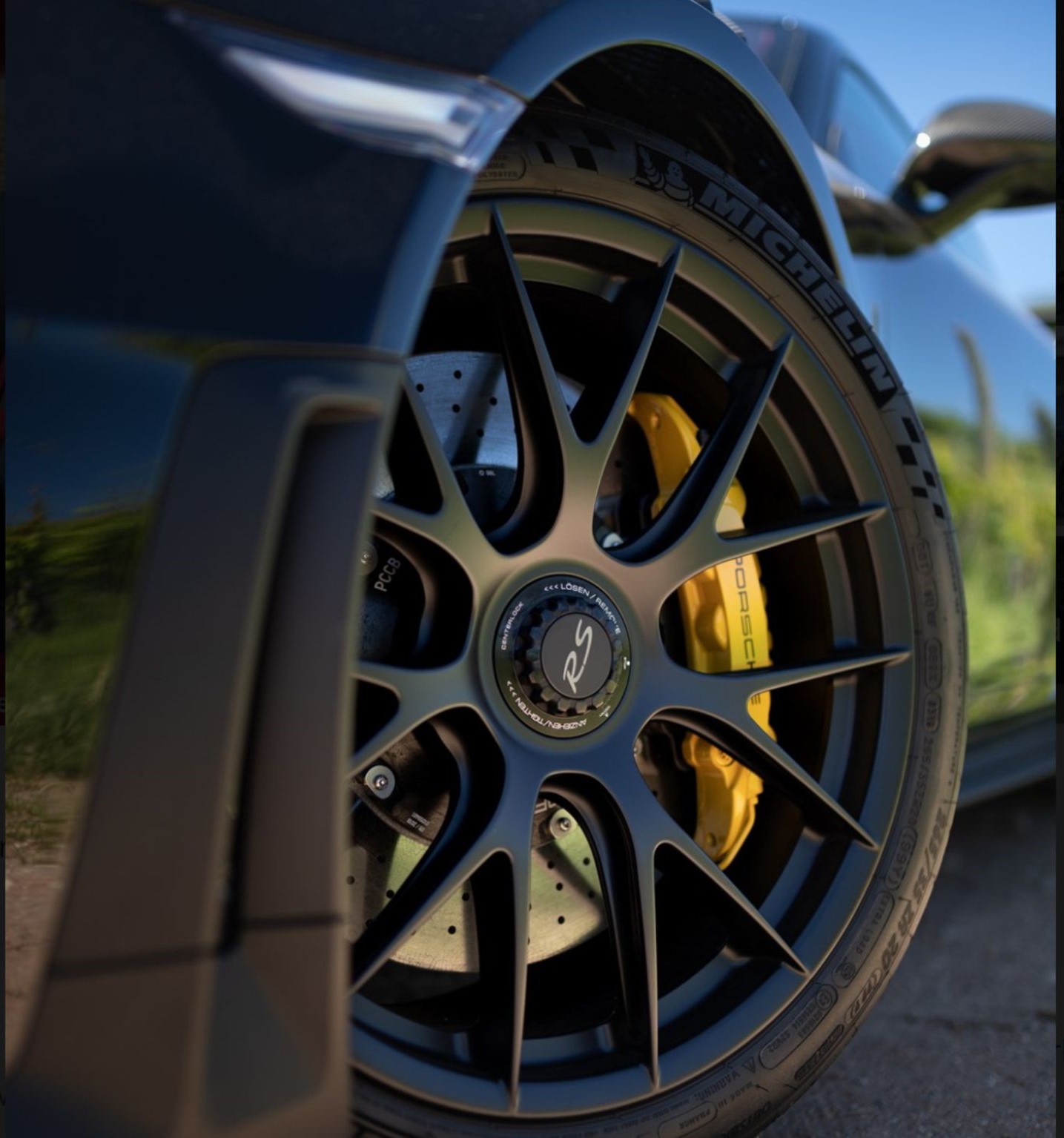 PORSCHE 911 GT2 RS PDK-showroom-element-2
