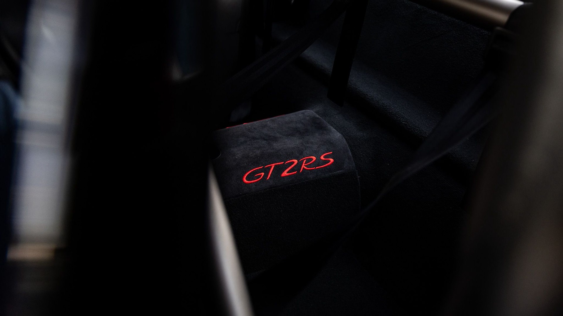 PORSCHE 911 GT2 RS PDK-image-10