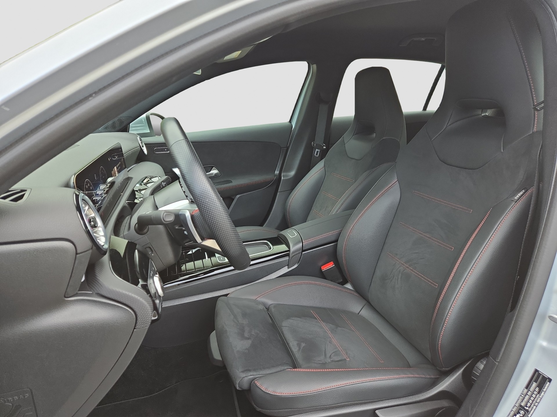 MERCEDES-BENZ A 250 4Matic 8G-DCT AMG-Line-image-7