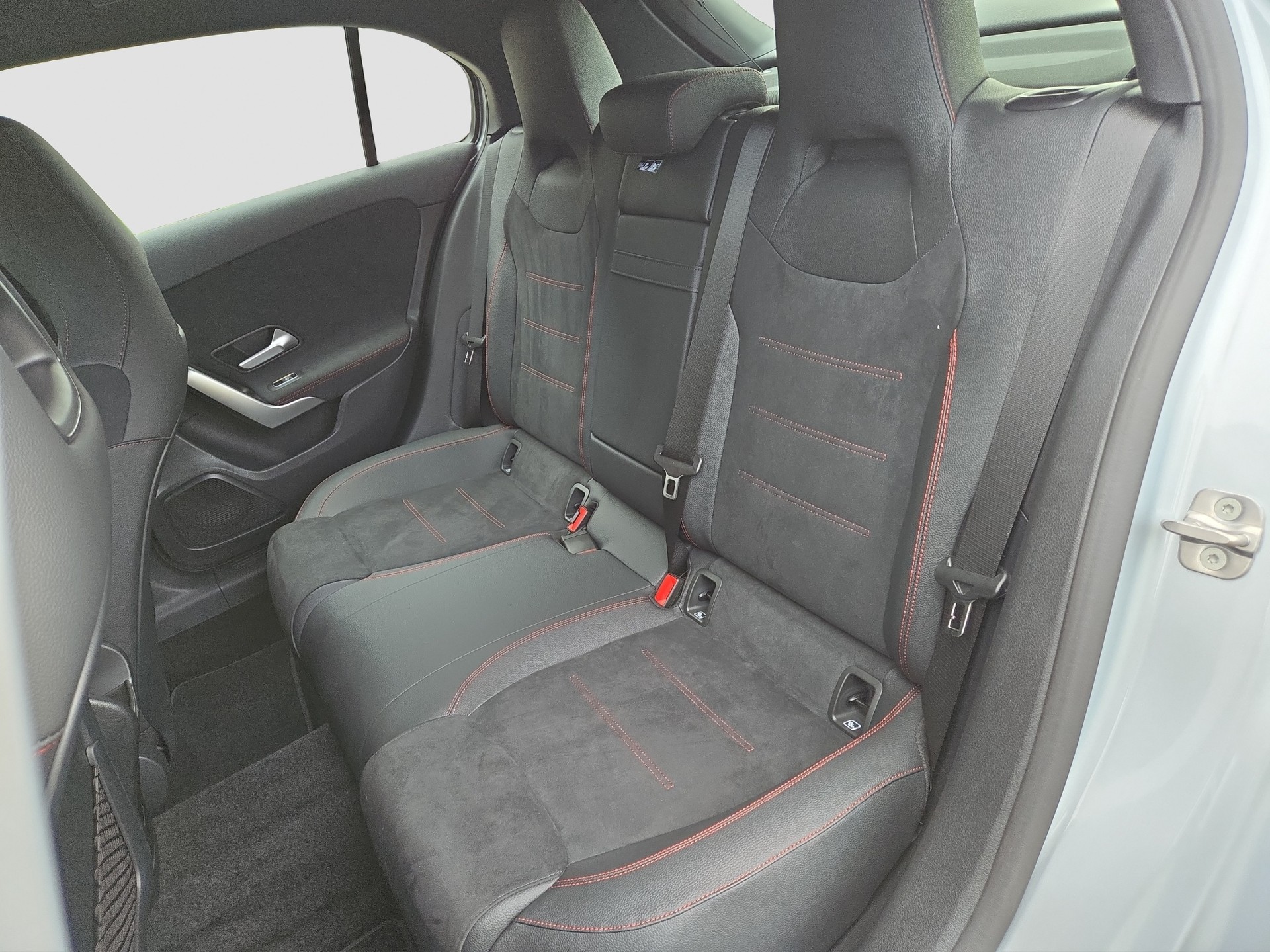 MERCEDES-BENZ A 250 4Matic 8G-DCT AMG-Line-image-12