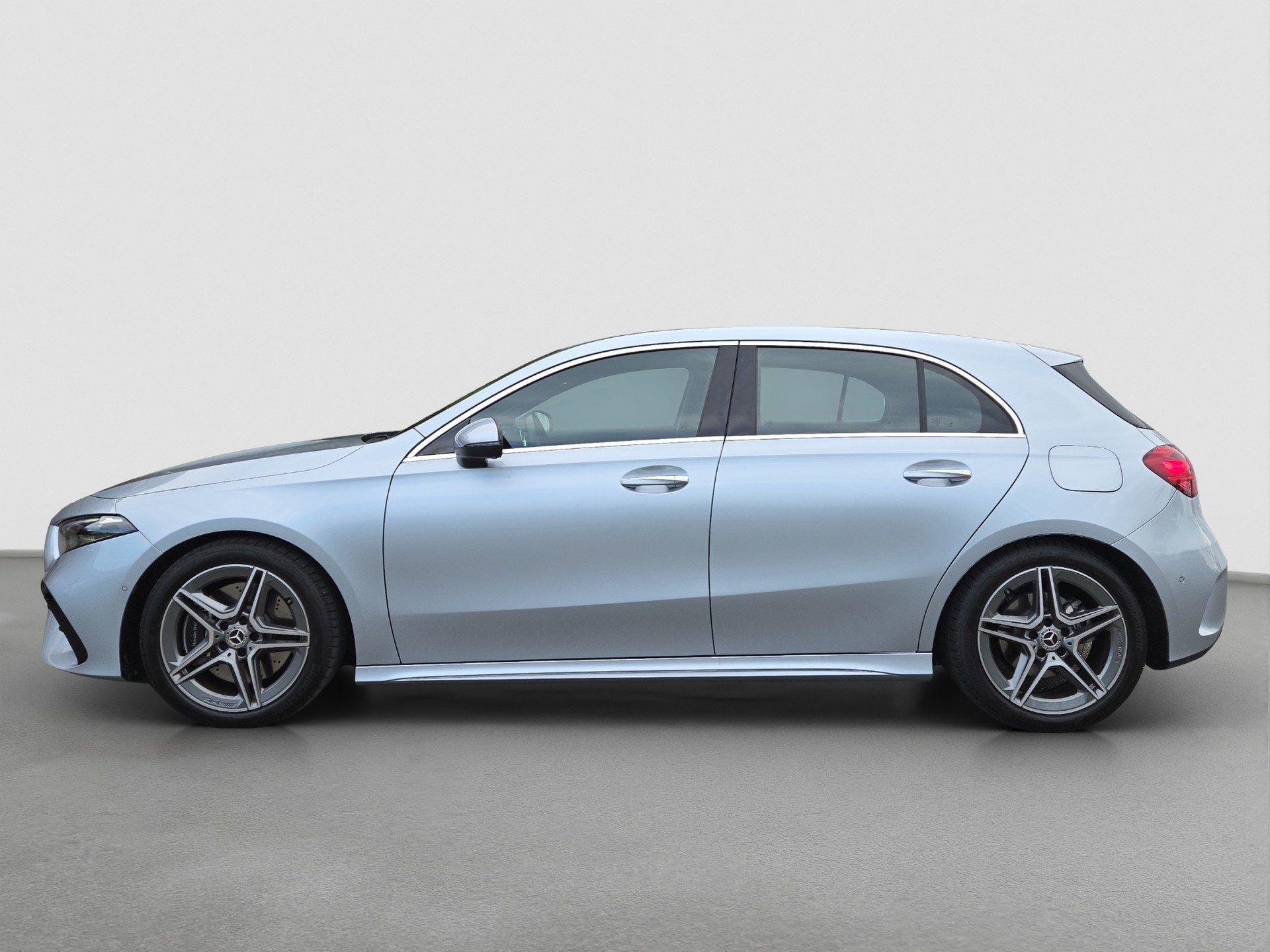 MERCEDES-BENZ A 250 4Matic 8G-DCT AMG-Line-showroom-element-1
