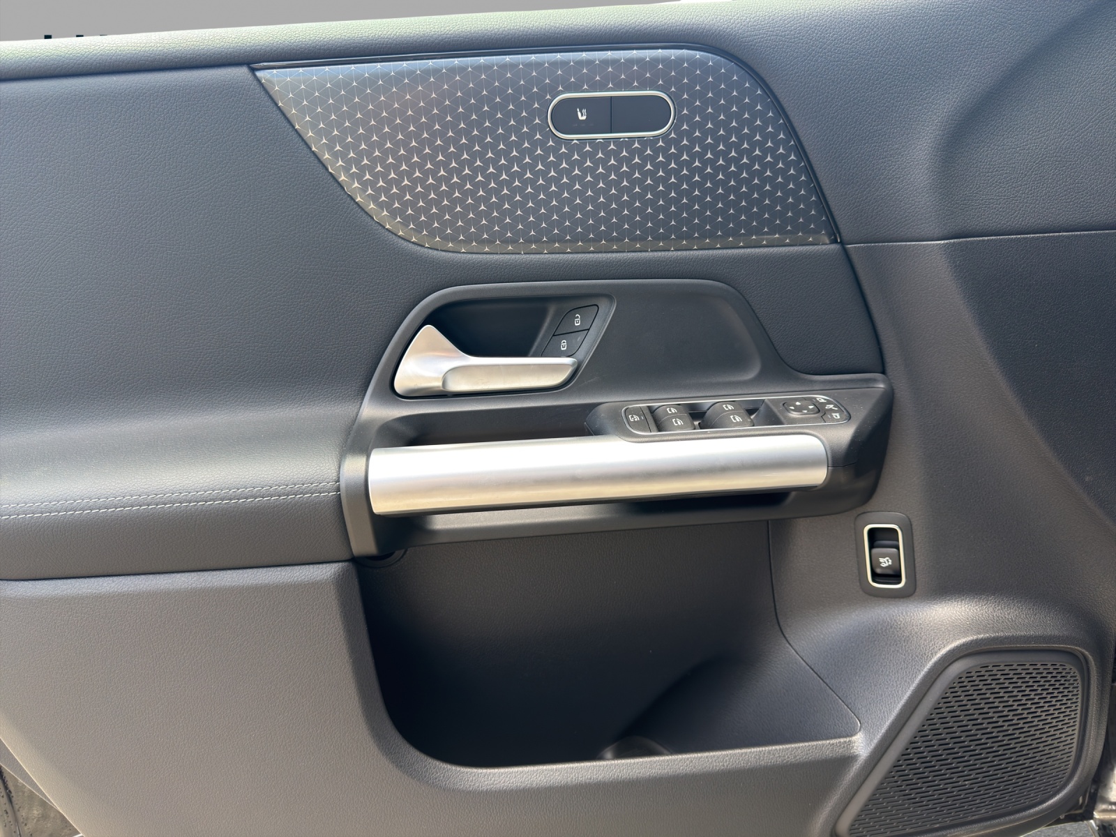 MERCEDES-BENZ B 200 7G-DCT-image-12