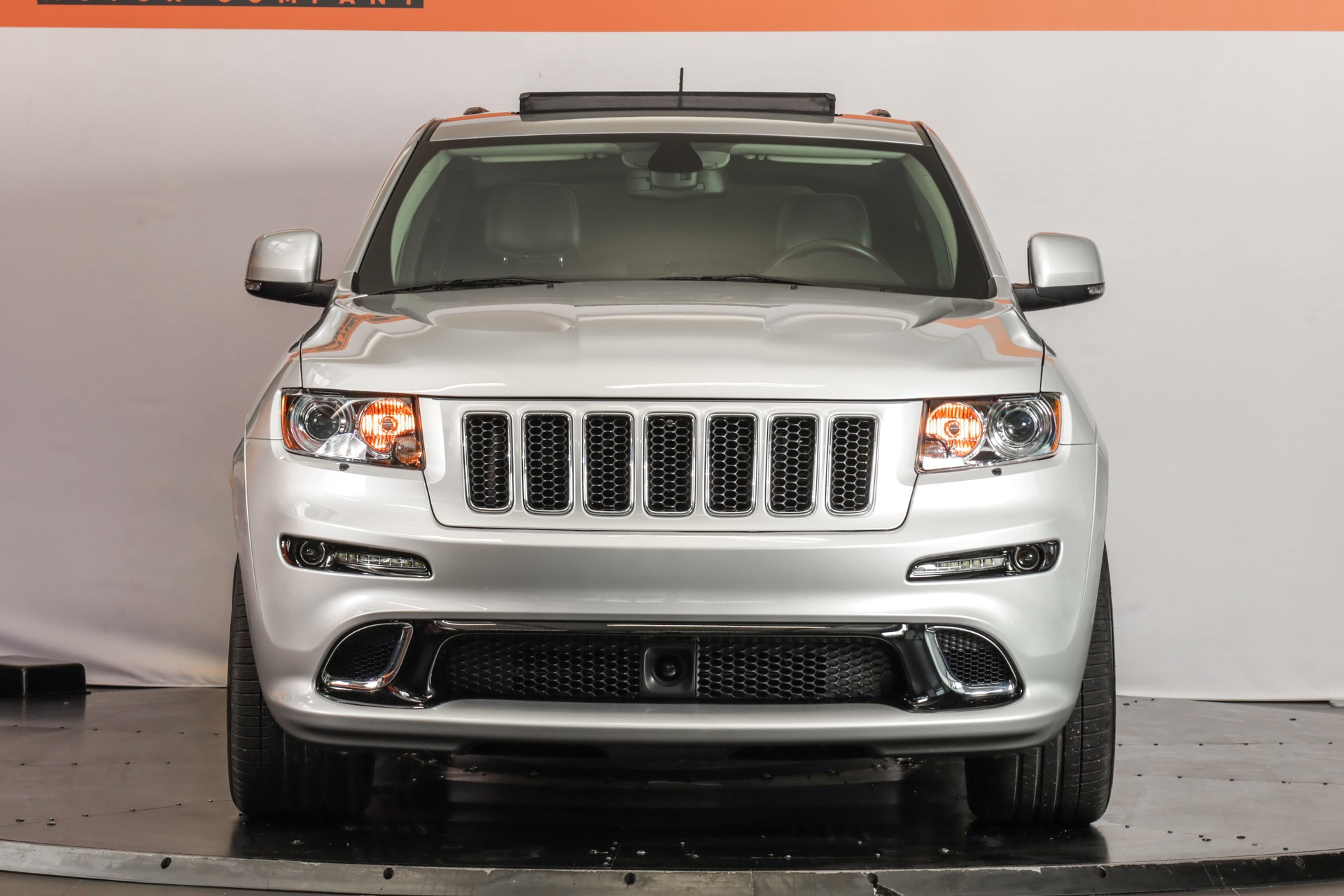 JEEP Grand Cherokee 6.4 SRT8 Automatic-showroom-element-1