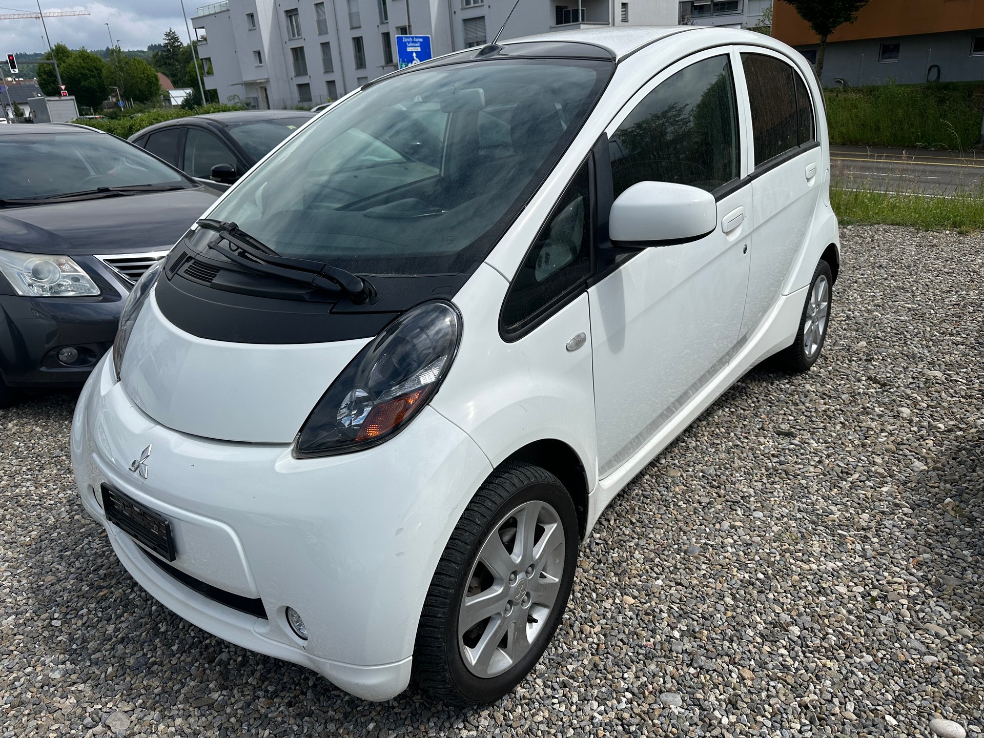MITSUBISHI i MiEV-image-1