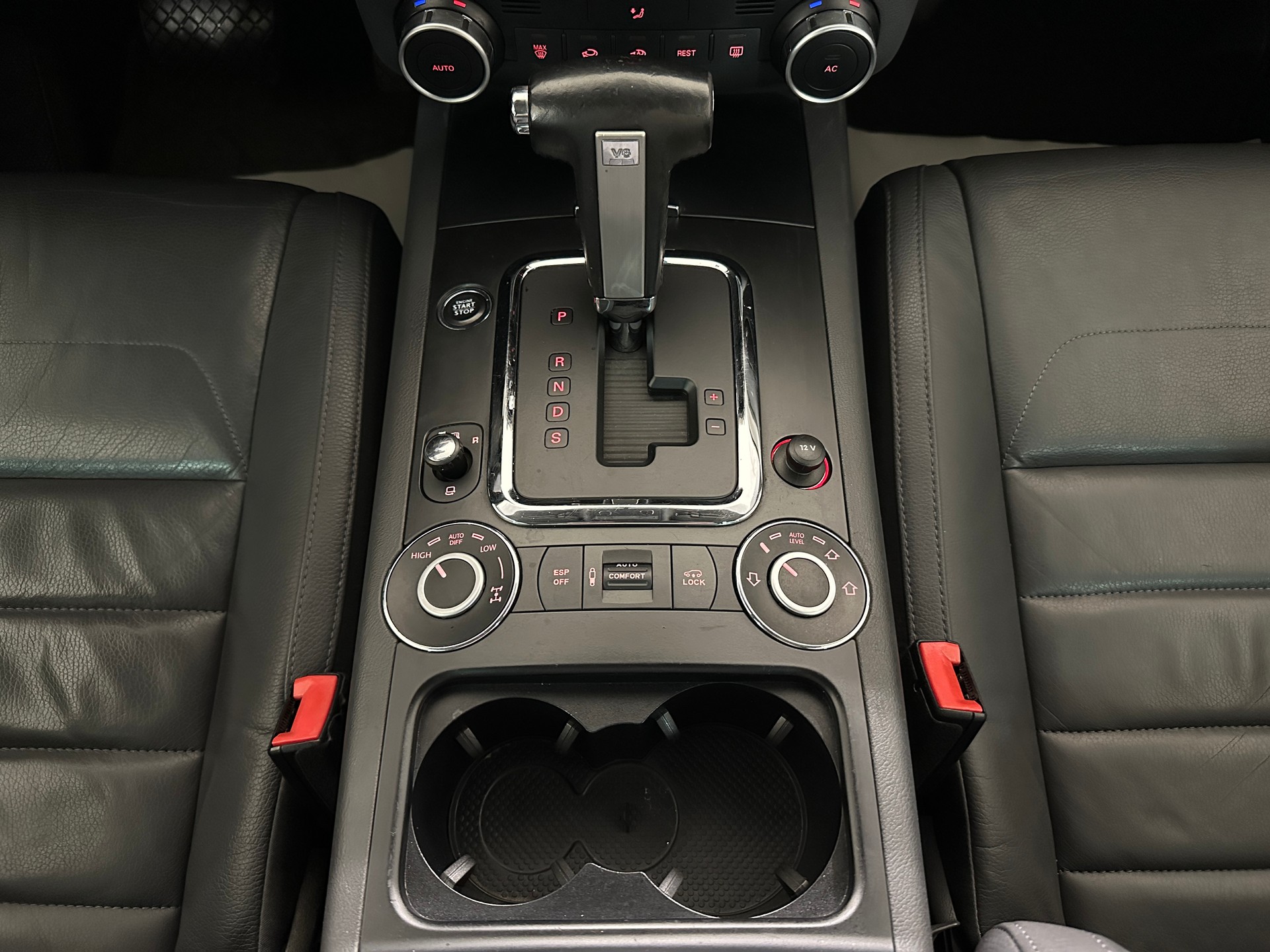 VW Touareg 3.0 TDI-image-17