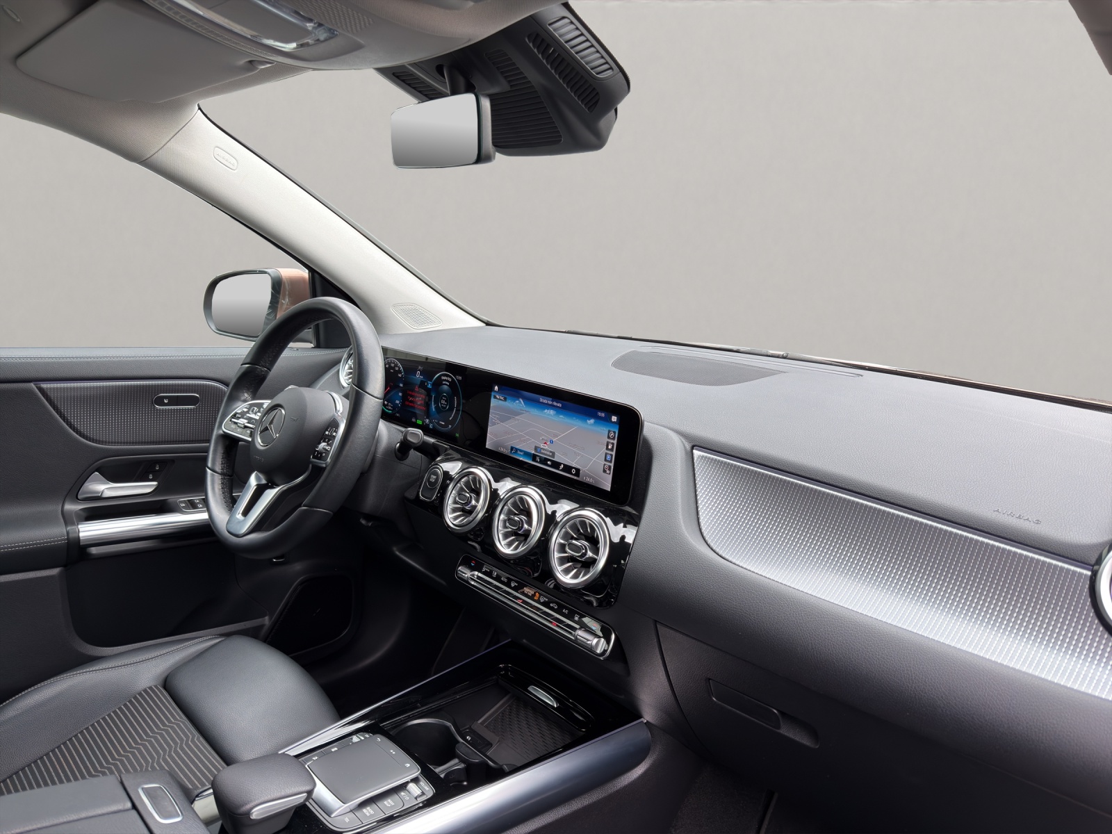 MERCEDES-BENZ EQA 300 4matic-image-9