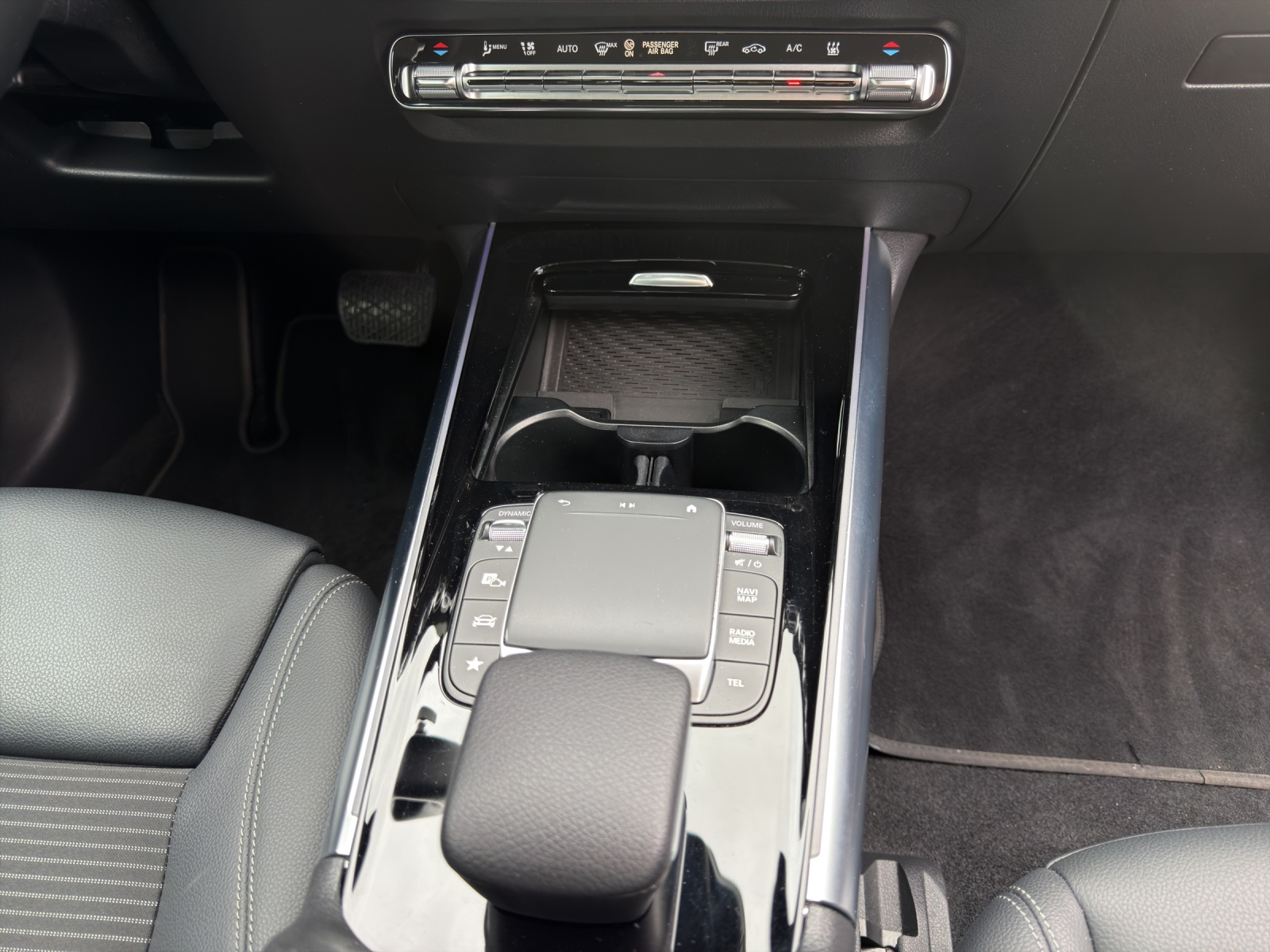 MERCEDES-BENZ EQA 300 4matic-image-10