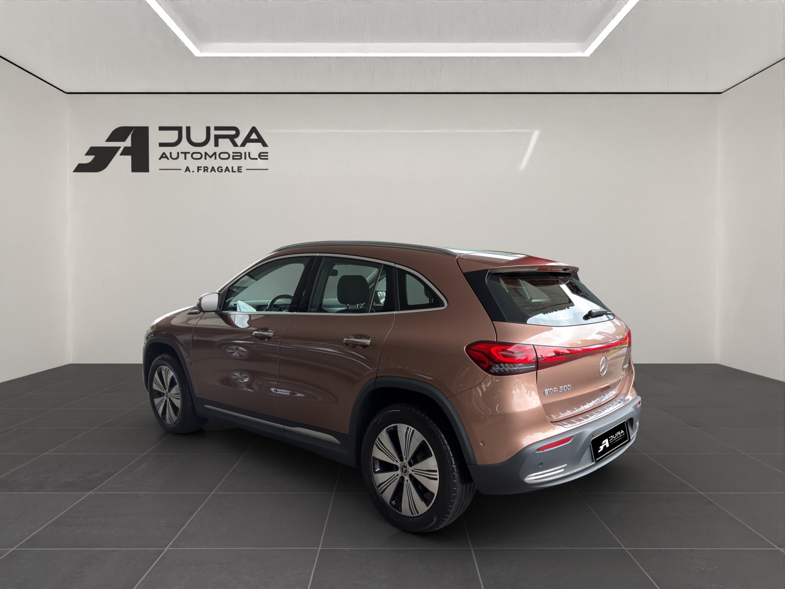 MERCEDES-BENZ EQA 300 4matic-image-4