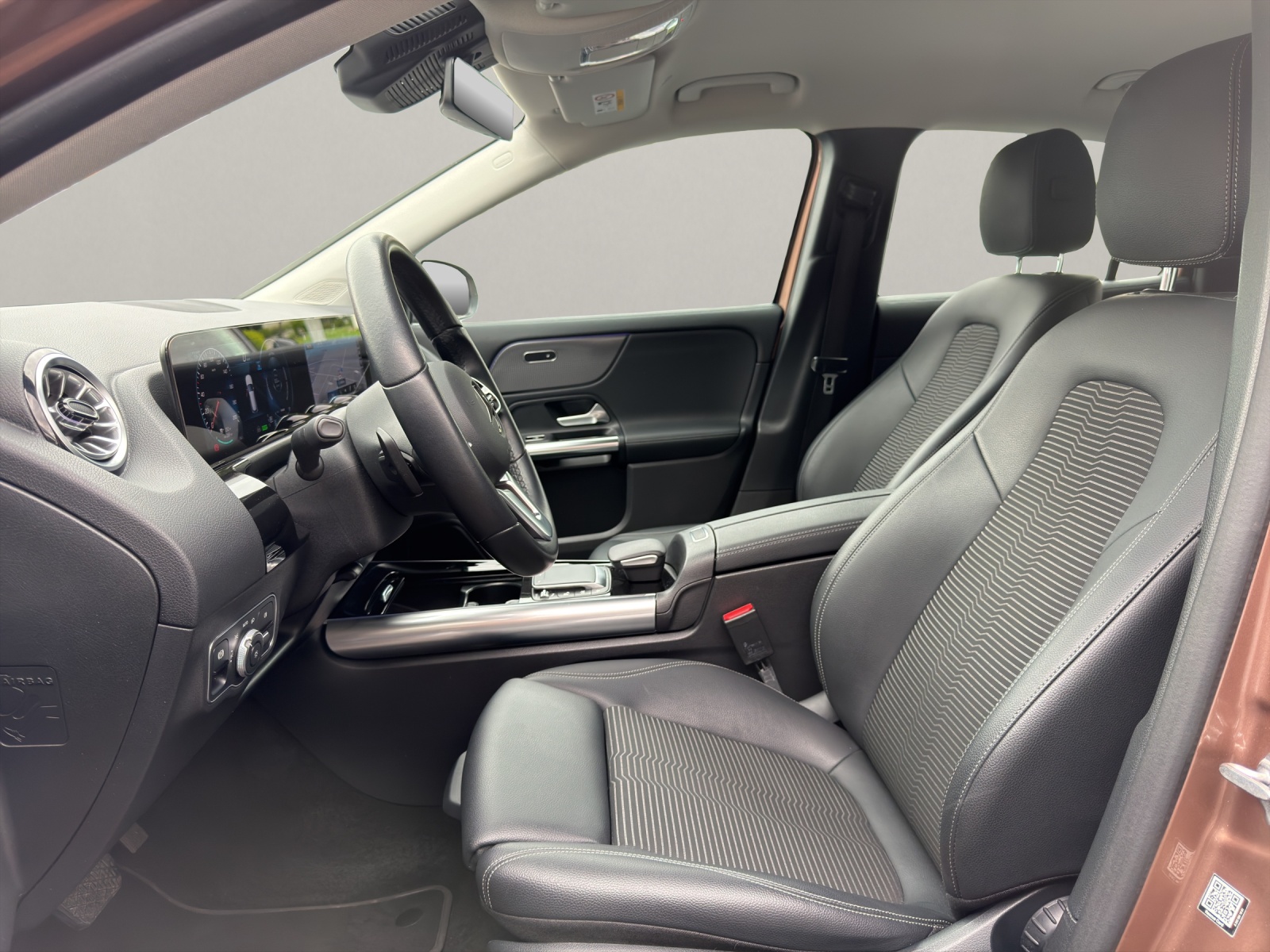 MERCEDES-BENZ EQA 300 4matic-image-7