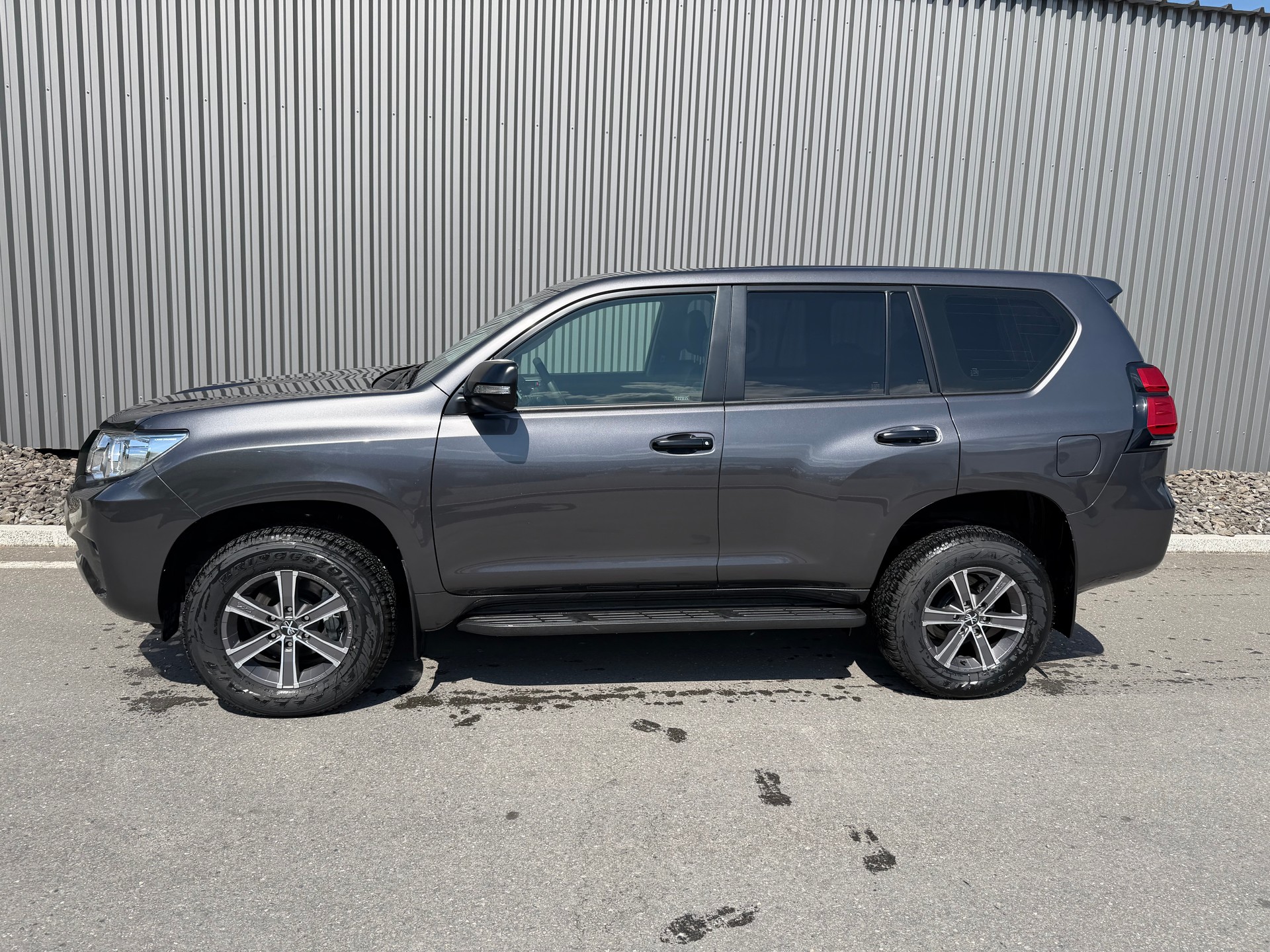 TOYOTA Land Cruiser 2.8TD 231 CV BOITE MANUEL-showroom-element-1