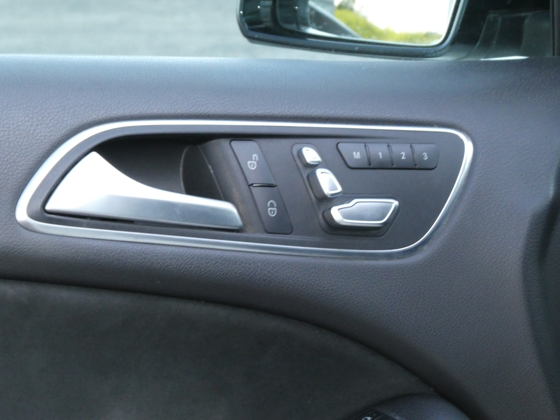 MERCEDES-BENZ B 220 CDI Swiss Star Edition AMG Line 4Matic (CH)-image-12
