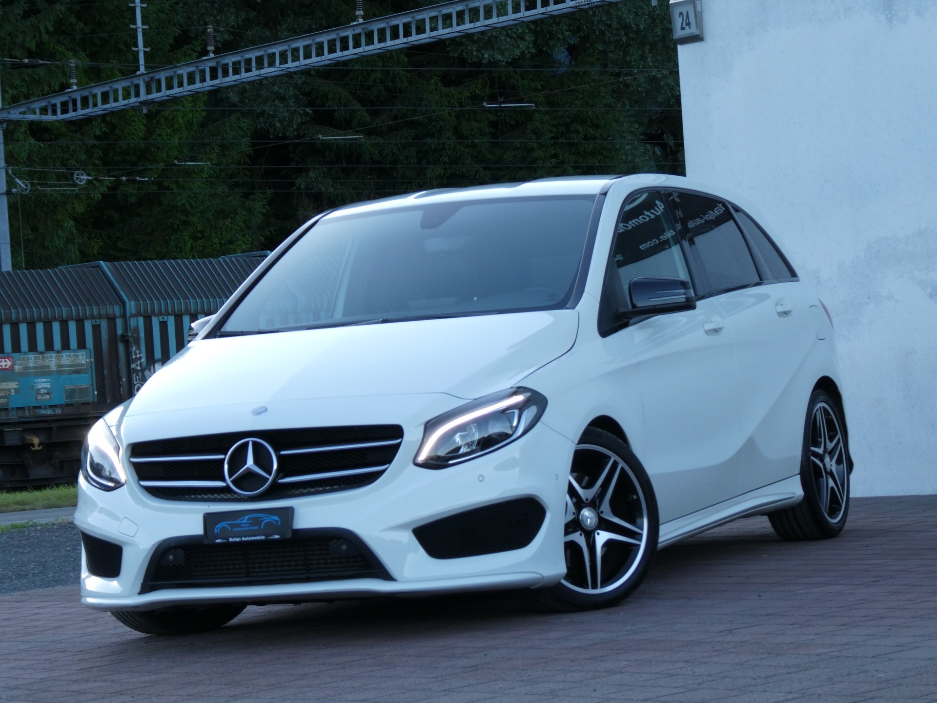 MERCEDES-BENZ B 220 CDI Swiss Star Edition AMG Line 4Matic (CH)-showroom-element-2