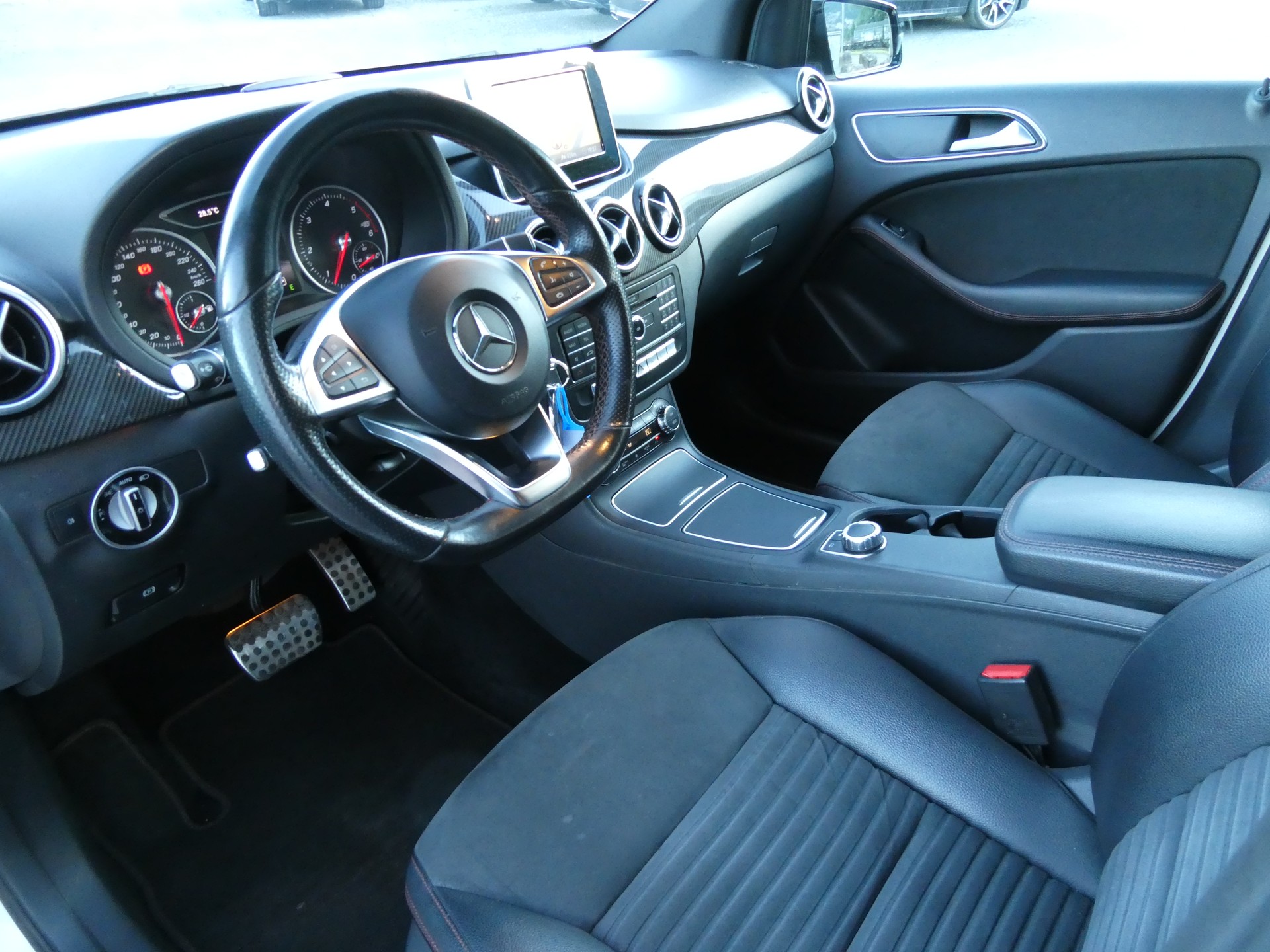 MERCEDES-BENZ B 220 CDI Swiss Star Edition AMG Line 4Matic (CH)-image-8
