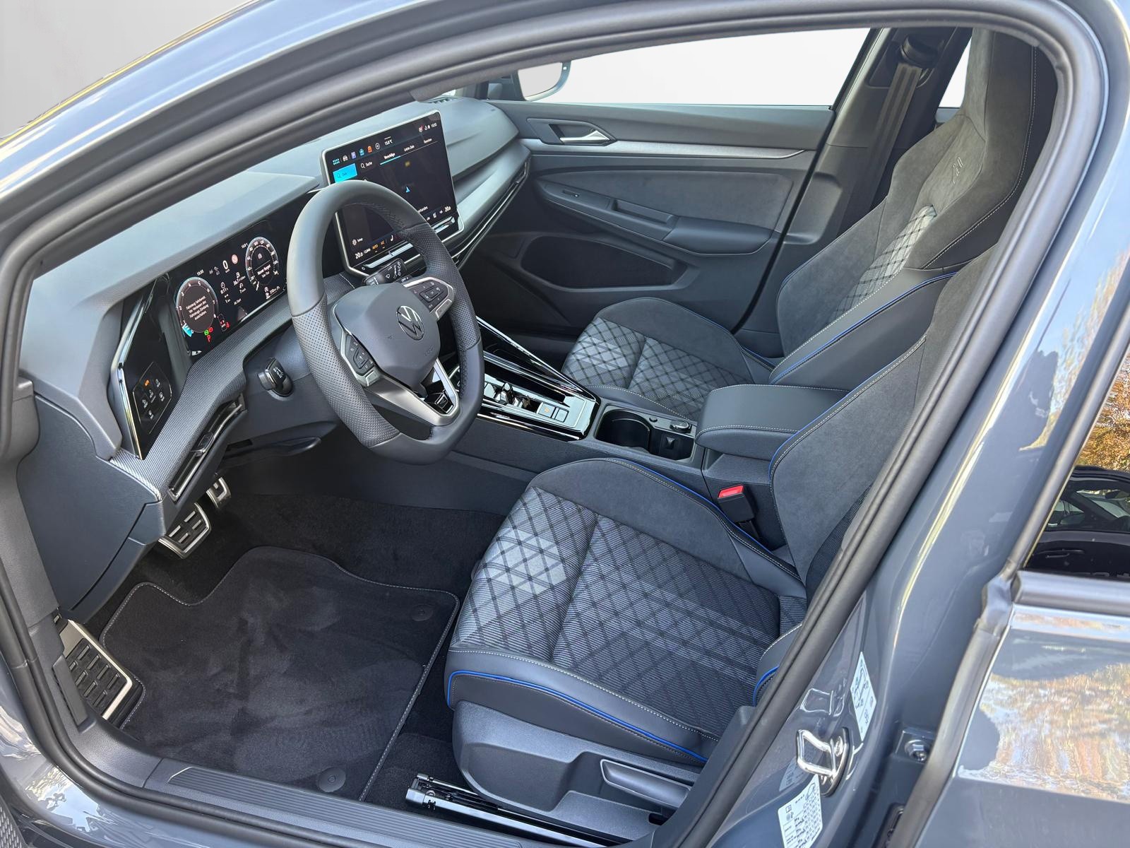 VW Golf Variant R-Line 2.0TSI 204PS 4Motion DSG-image-3