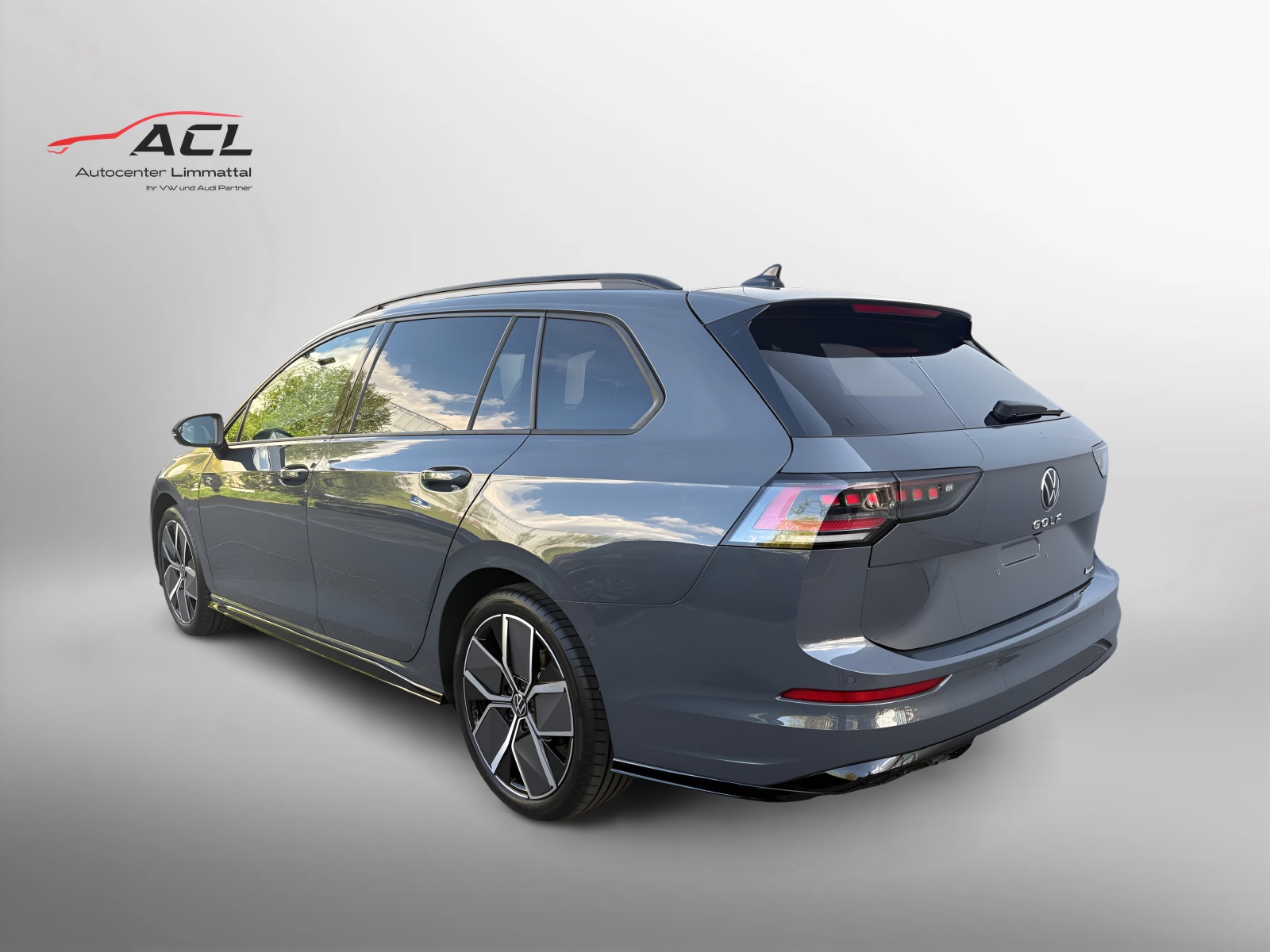 VW Golf Variant R-Line 2.0TSI 204PS 4Motion DSG-image-7