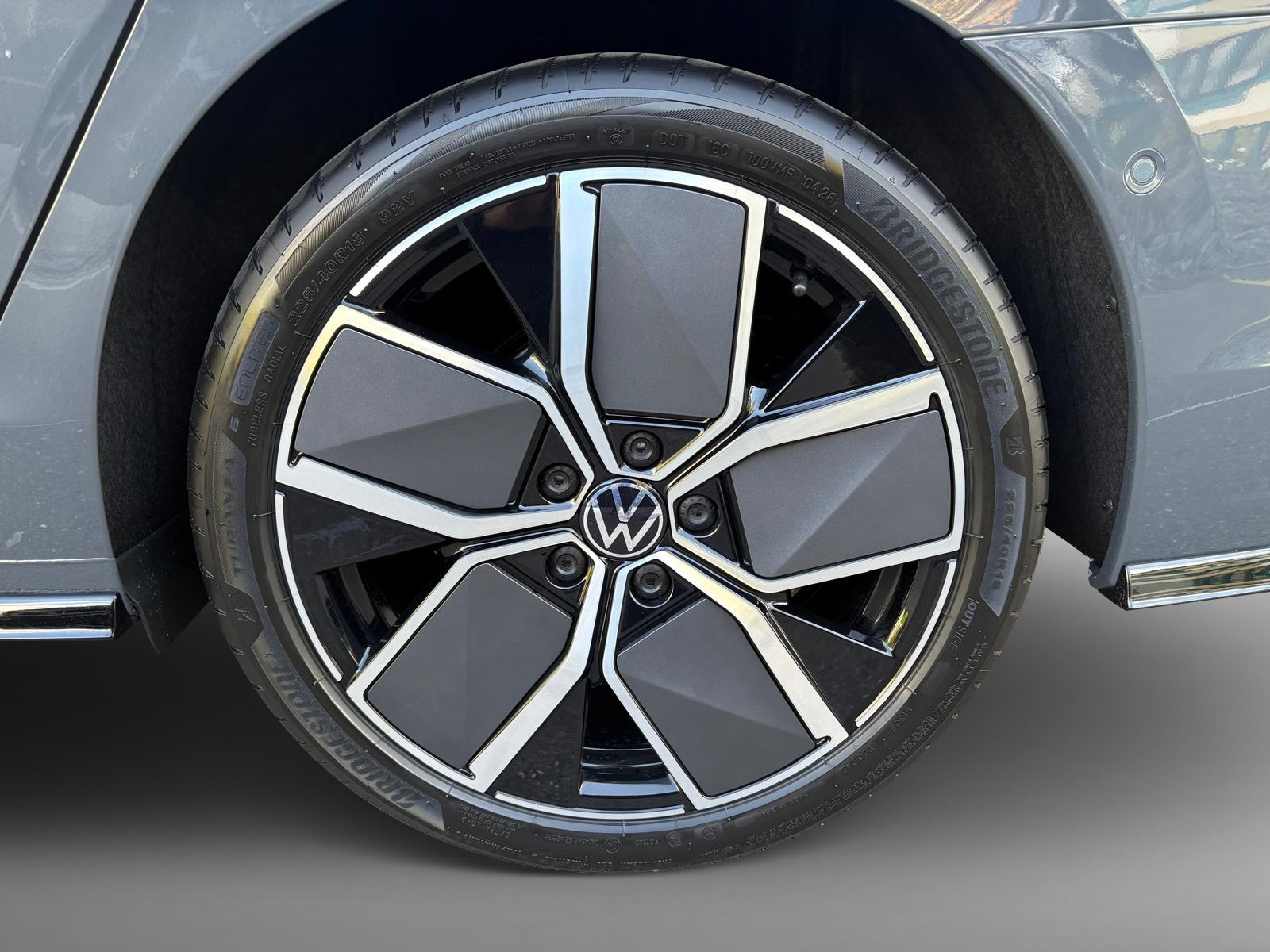 VW Golf Variant R-Line 2.0TSI 204PS 4Motion DSG-image-2