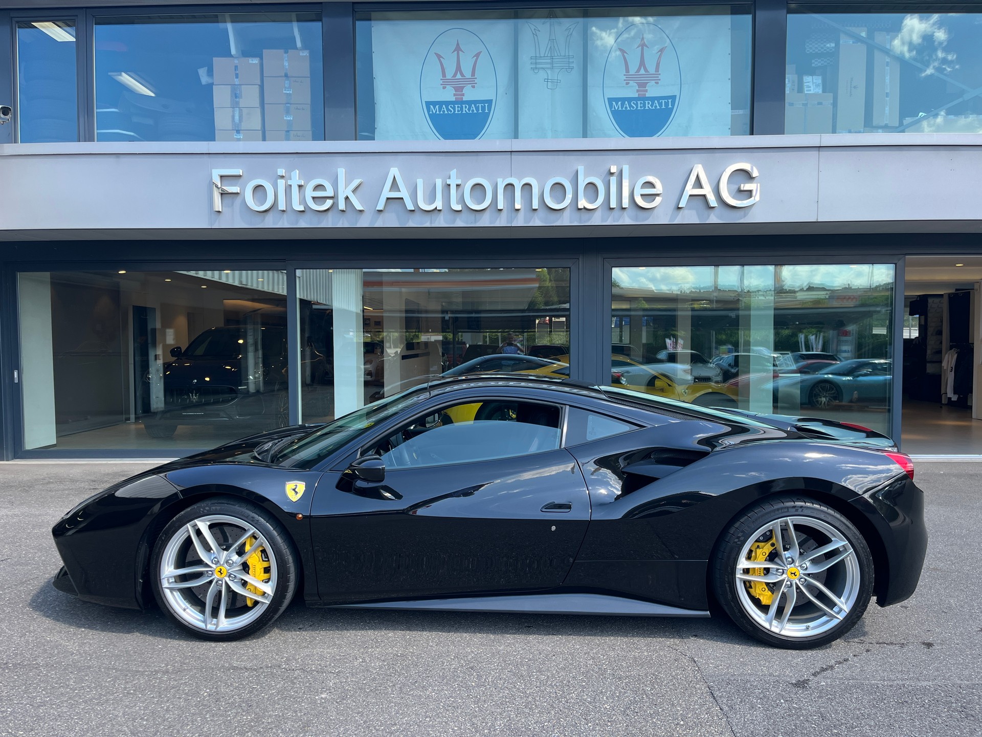 FERRARI 488 GTB-showroom-element-1