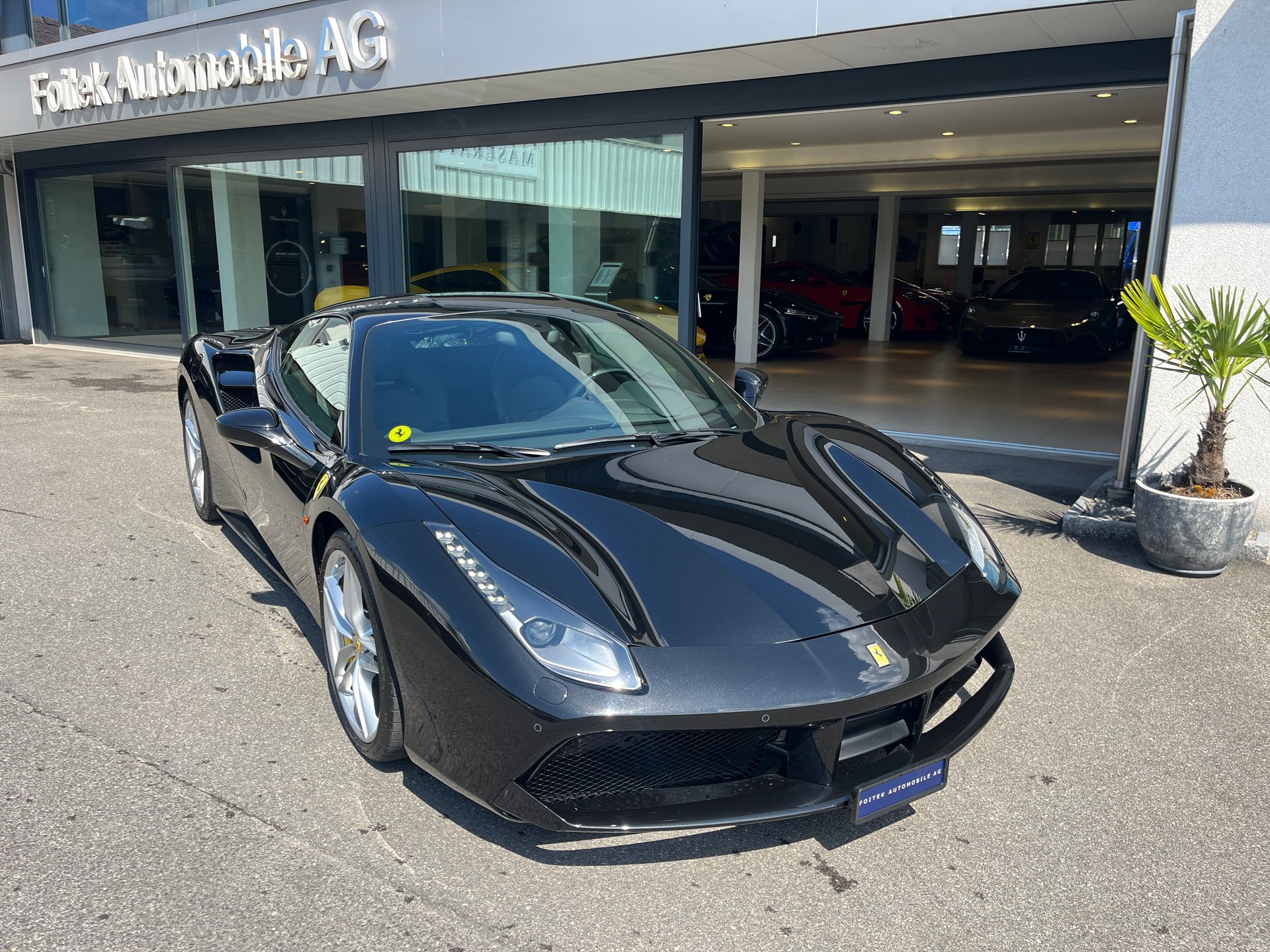 FERRARI 488 GTB-showroom-element-2