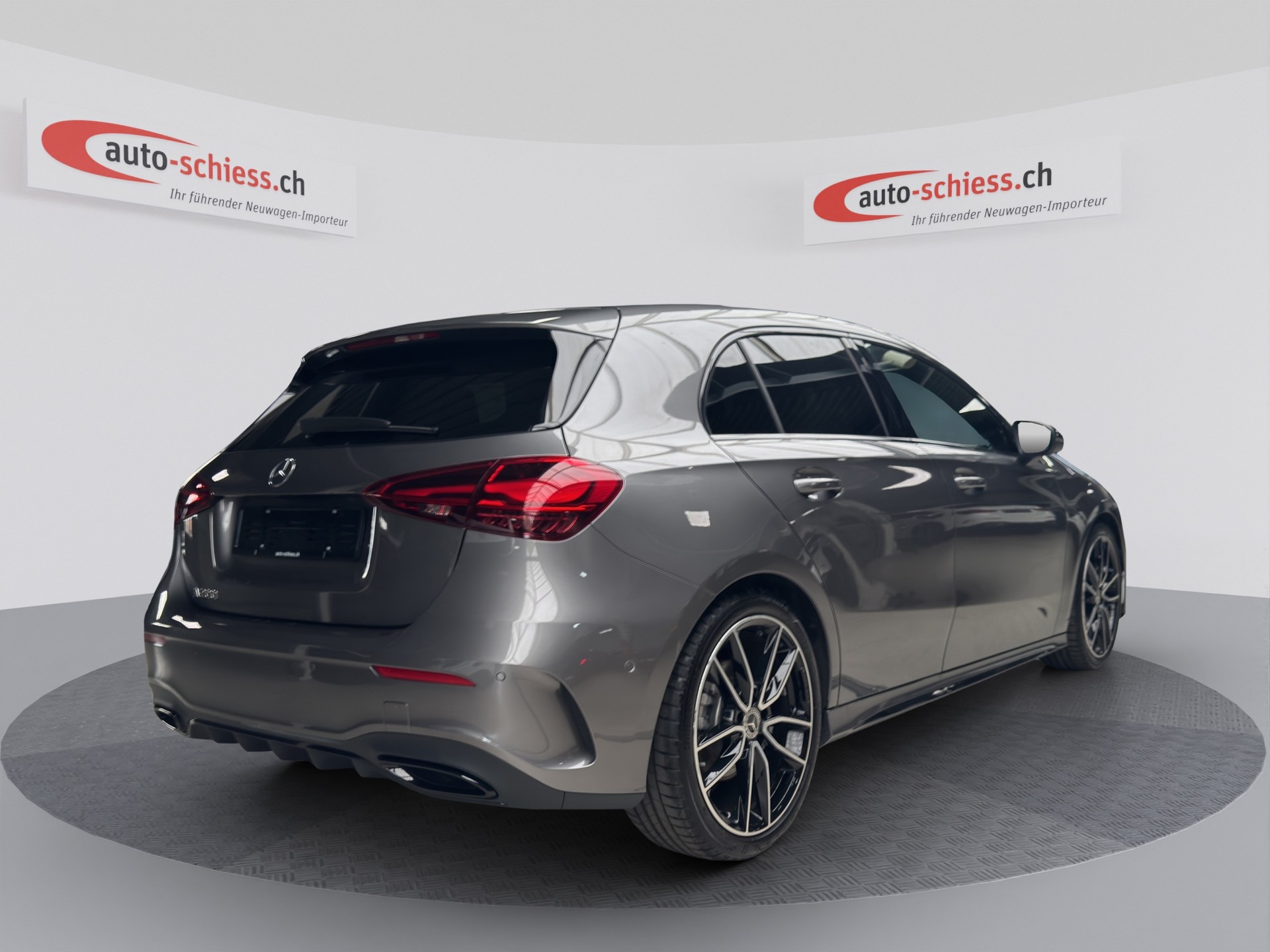 MERCEDES-BENZ A 200 7G-DCT AMG Line Night-showroom-element-3