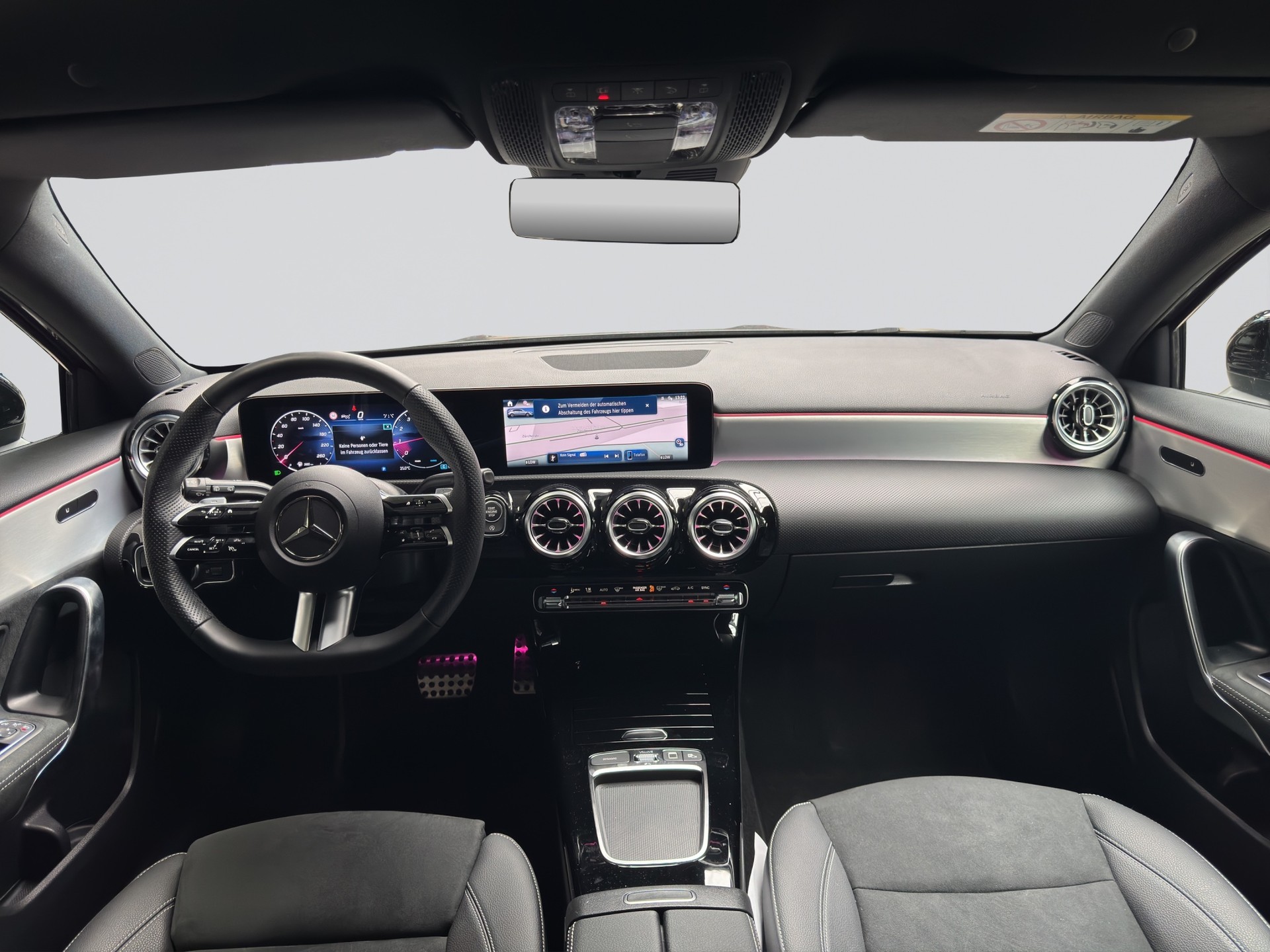 MERCEDES-BENZ A 200 7G-DCT AMG Line Night-image-12