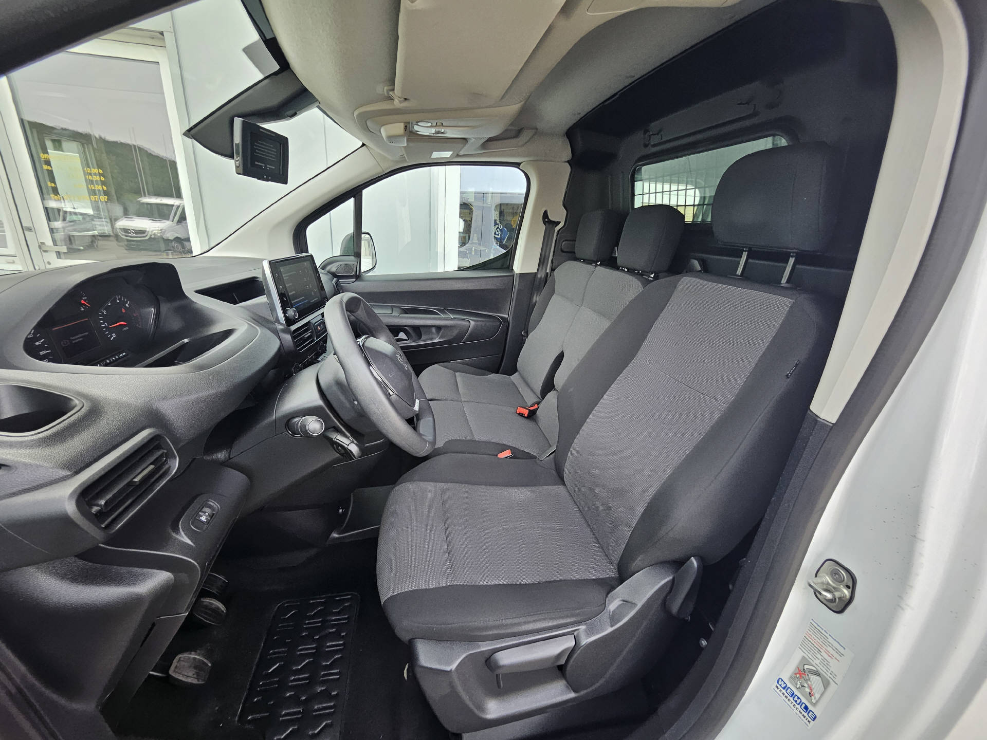 PEUGEOT Partner Kaw.1000 Standard 1.5 BlueHDI 130 Asphalt S/S-image-15