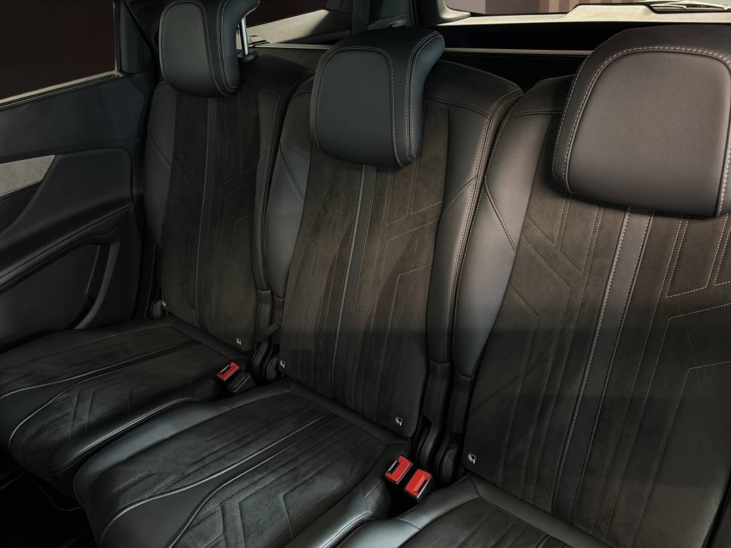 PEUGEOT 5008 1.6 Pure Tech GT Pack EAT8-image-8