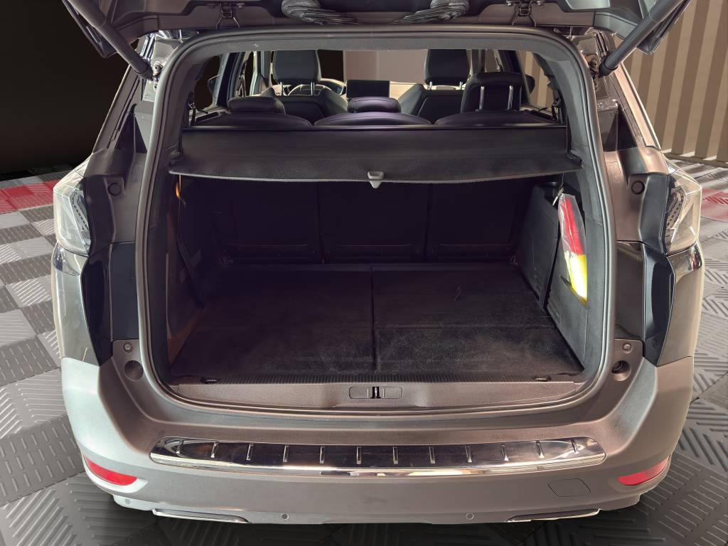 PEUGEOT 5008 1.6 Pure Tech GT Pack EAT8-image-9