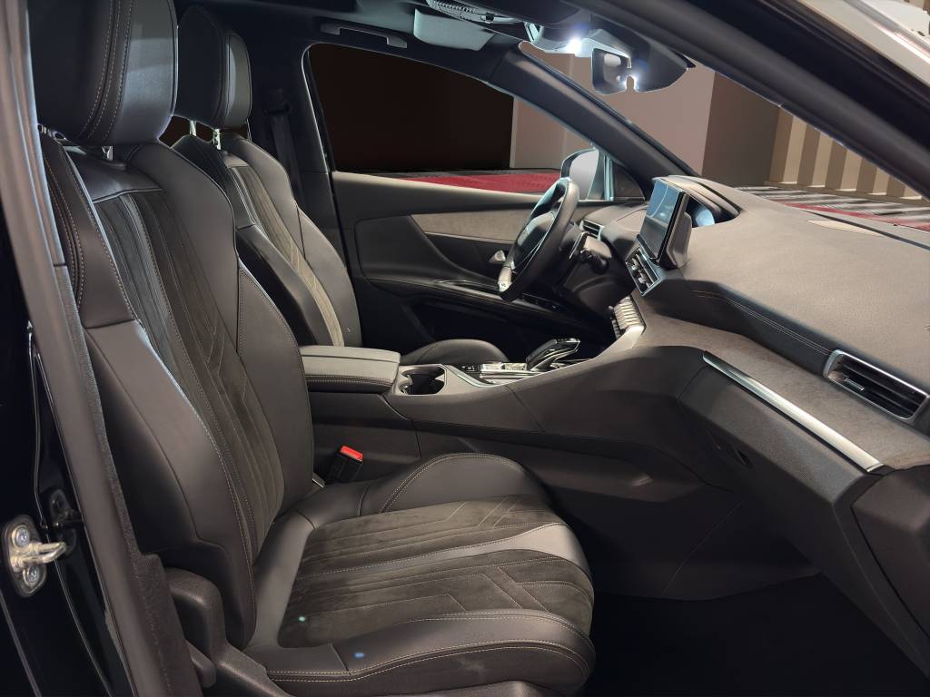 PEUGEOT 5008 1.6 Pure Tech GT Pack EAT8-image-6