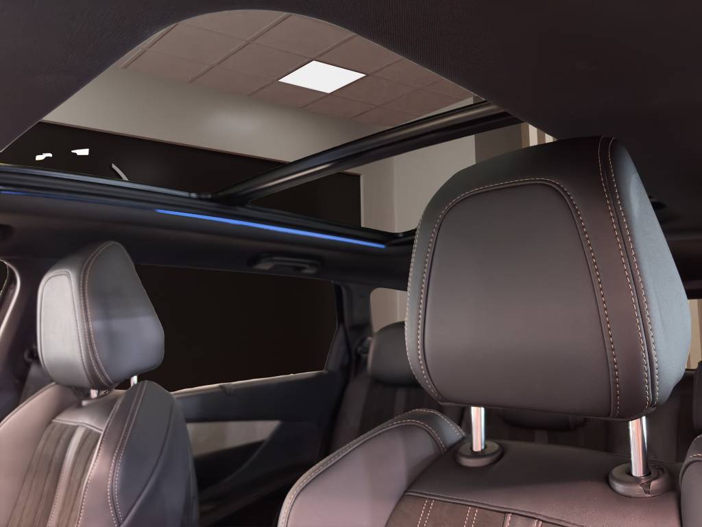 PEUGEOT 5008 1.6 Pure Tech GT Pack EAT8-image-14