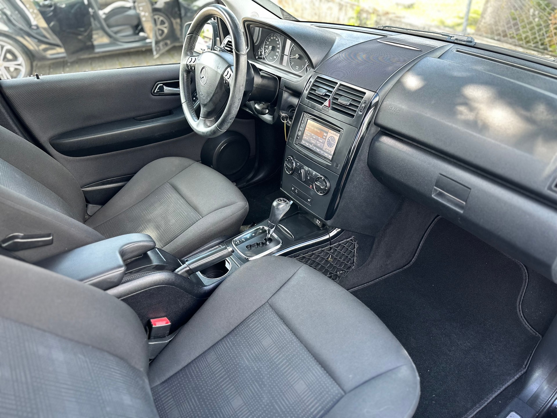 MERCEDES-BENZ A 160 (150) Avantgarde Autotronic-image-9