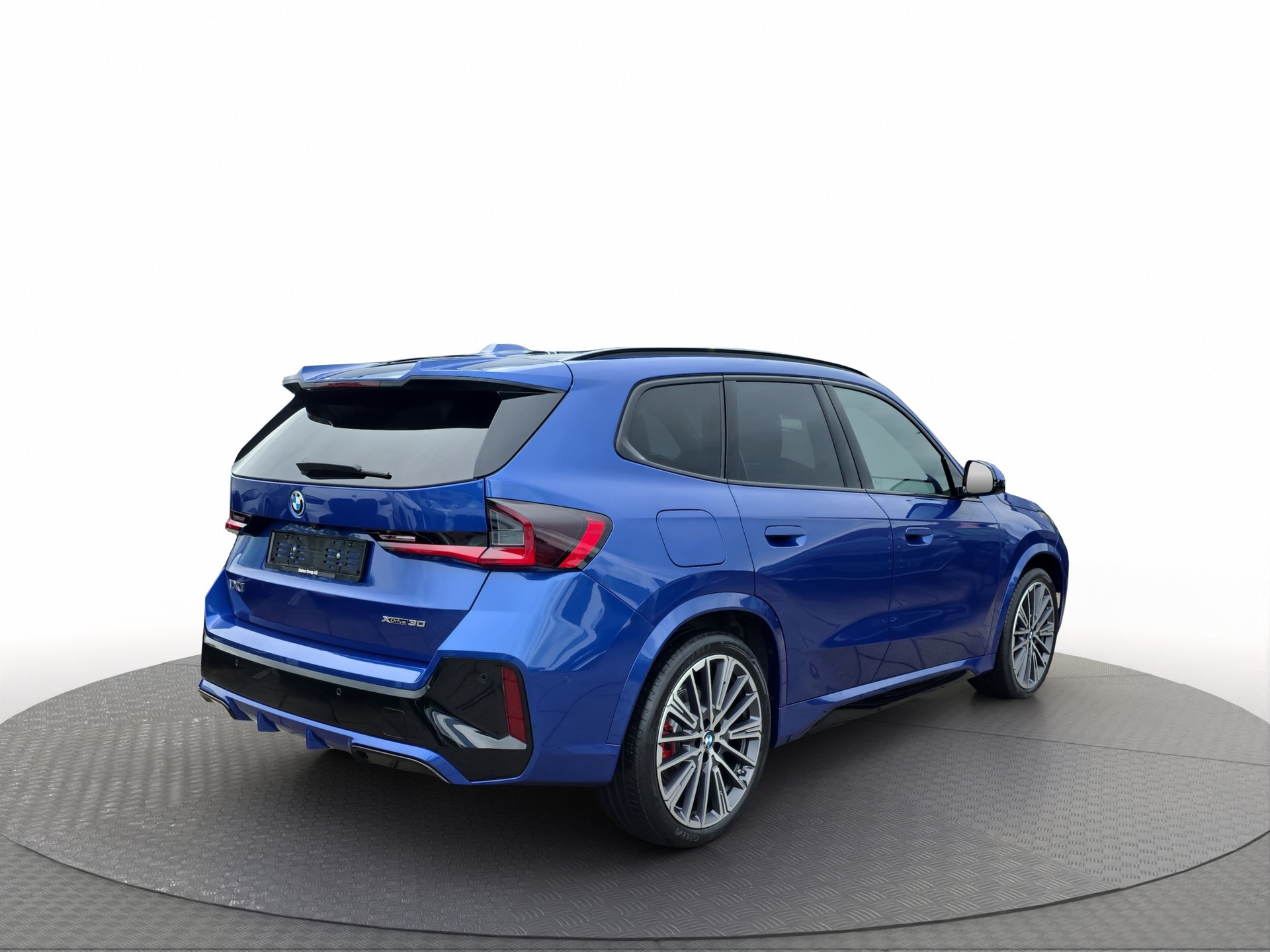 BMW iX1 xDrive 30 M Sport Pro-showroom-element-3