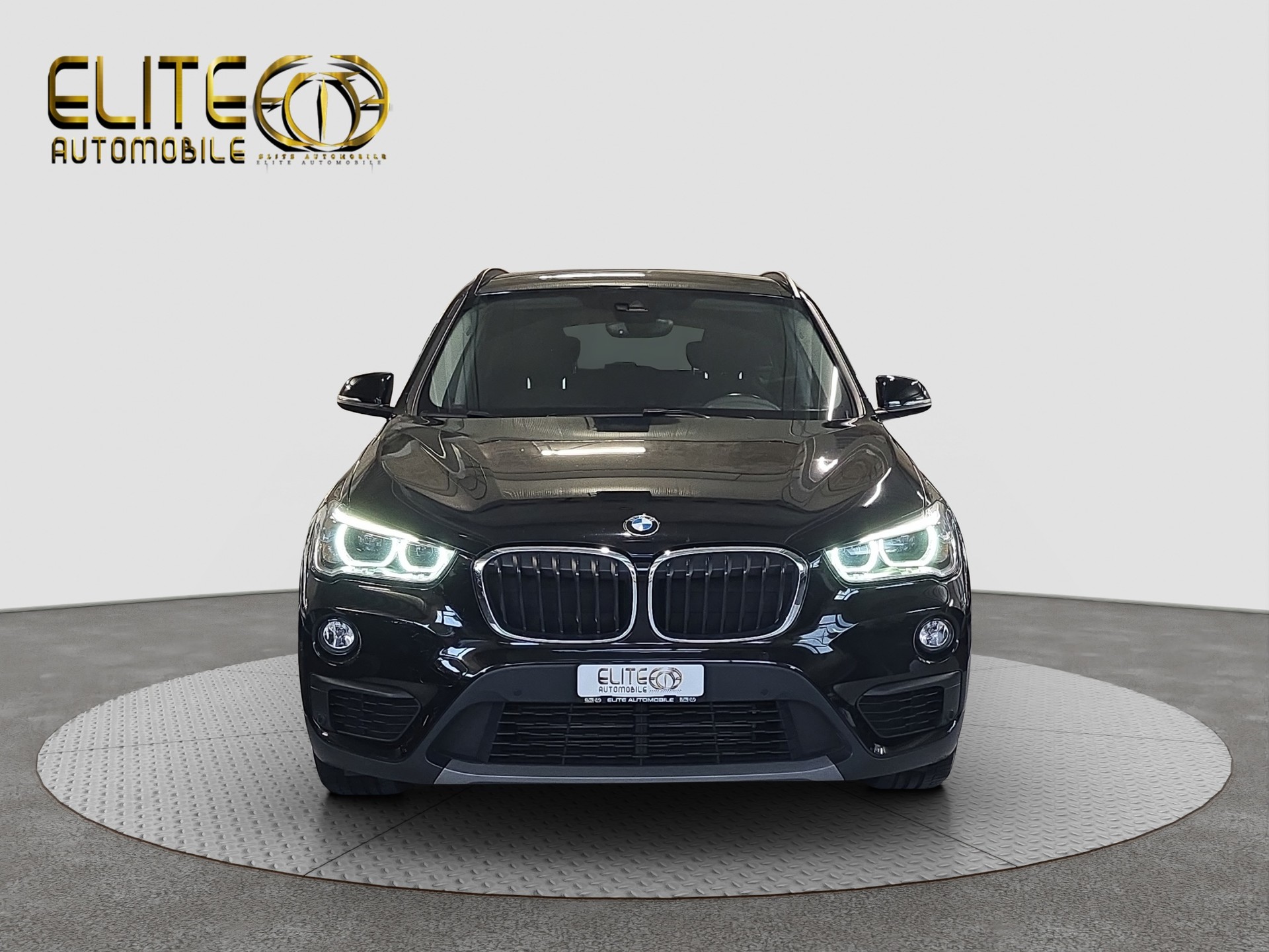 BMW X1 xDrive 18d Steptronic-showroom-element-1