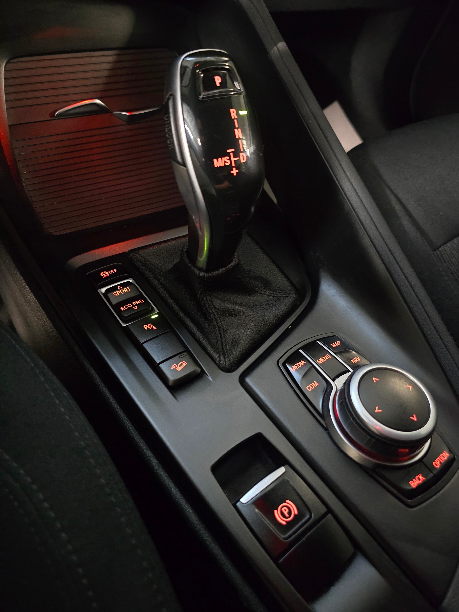 BMW X1 xDrive 18d Steptronic-image-18