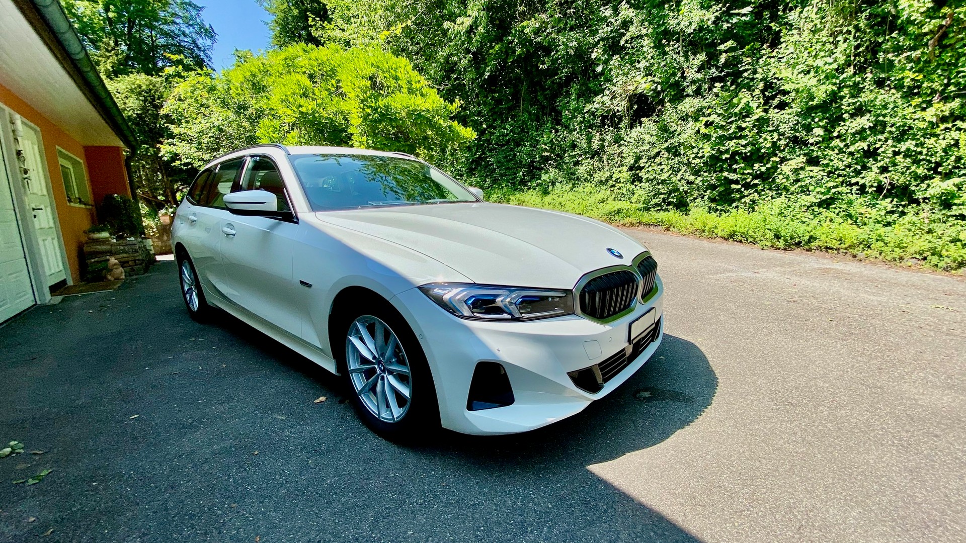 BMW 330e x DriveTouring Steptronic