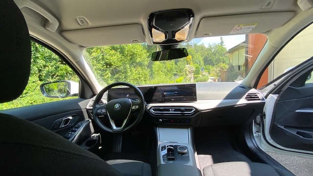 BMW 330e x DriveTouring Steptronic-image-8