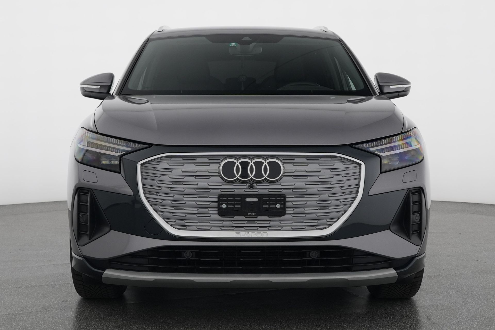 AUDI Q4 e-tron 50 quattro-showroom-element-3