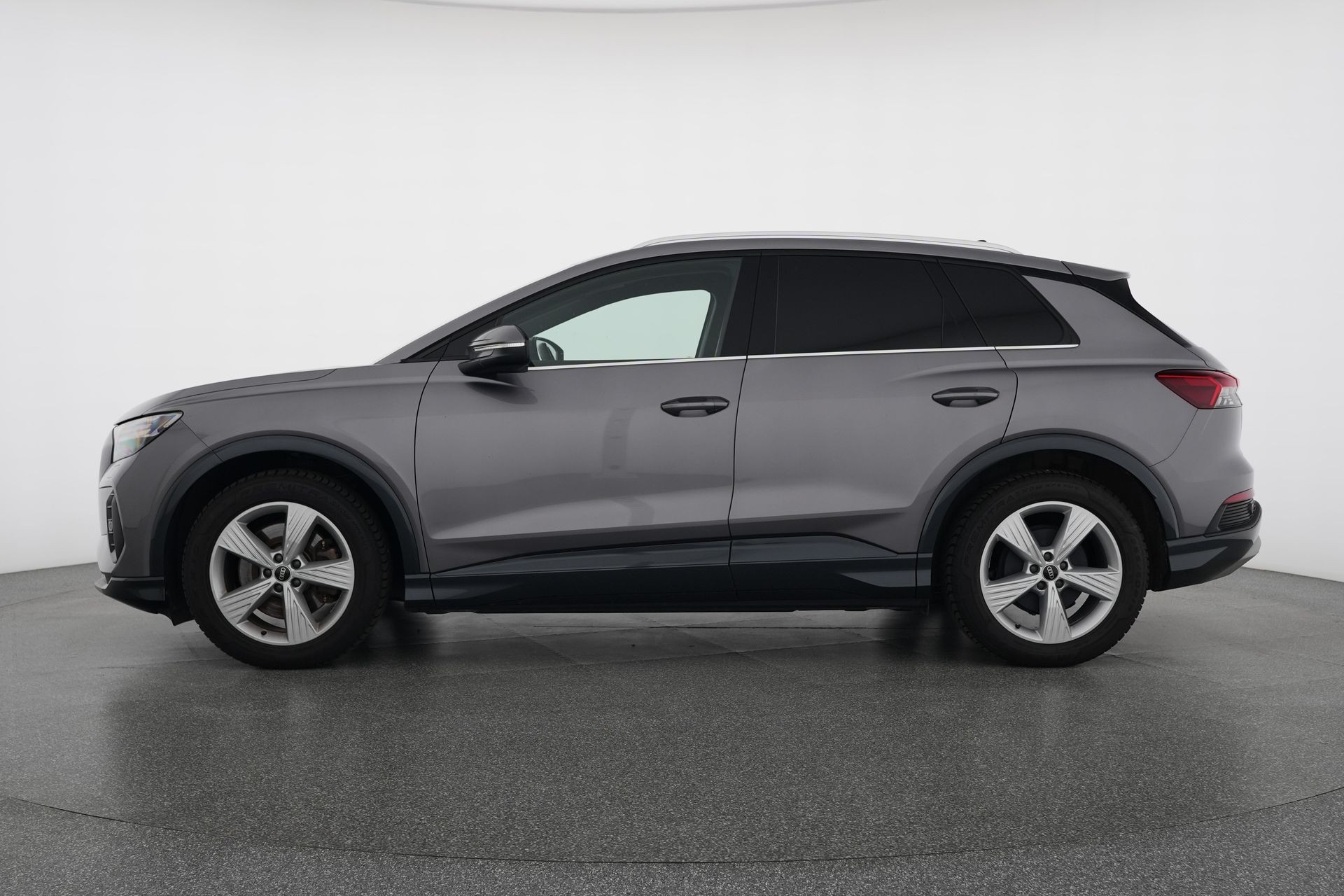 AUDI Q4 e-tron 50 quattro-showroom-element-2