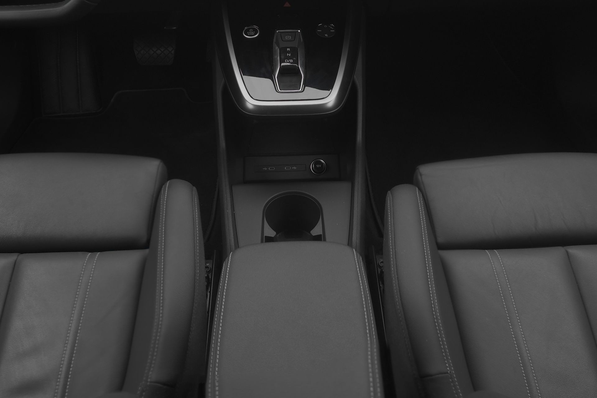AUDI Q4 e-tron 50 quattro-image-9