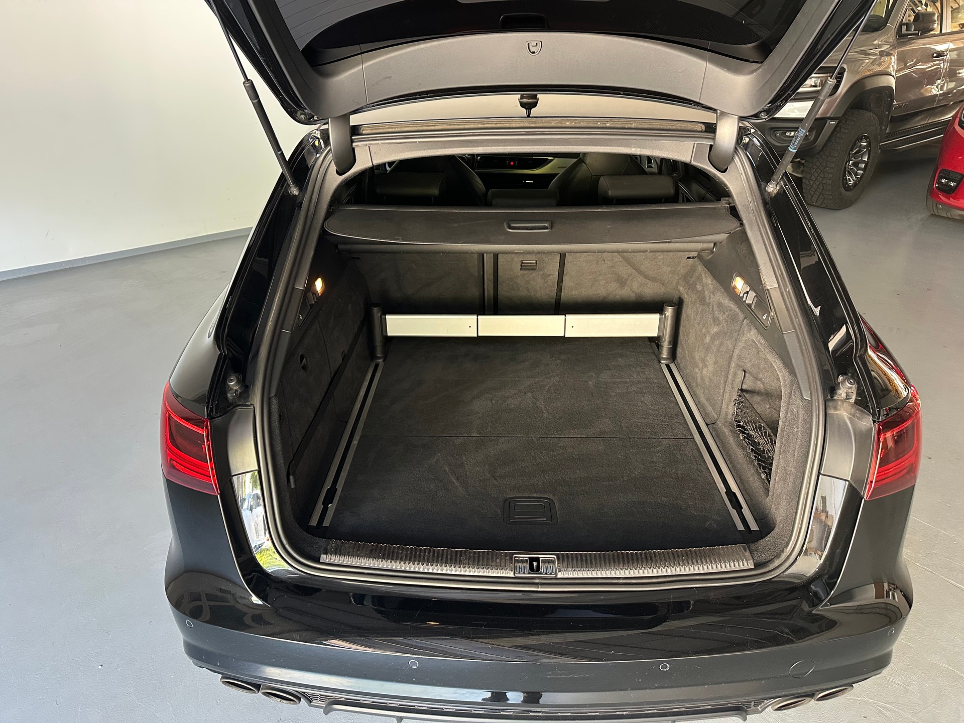 AUDI S6 Avant 4.0 TFSI V8 quattro S-tronic-image-11