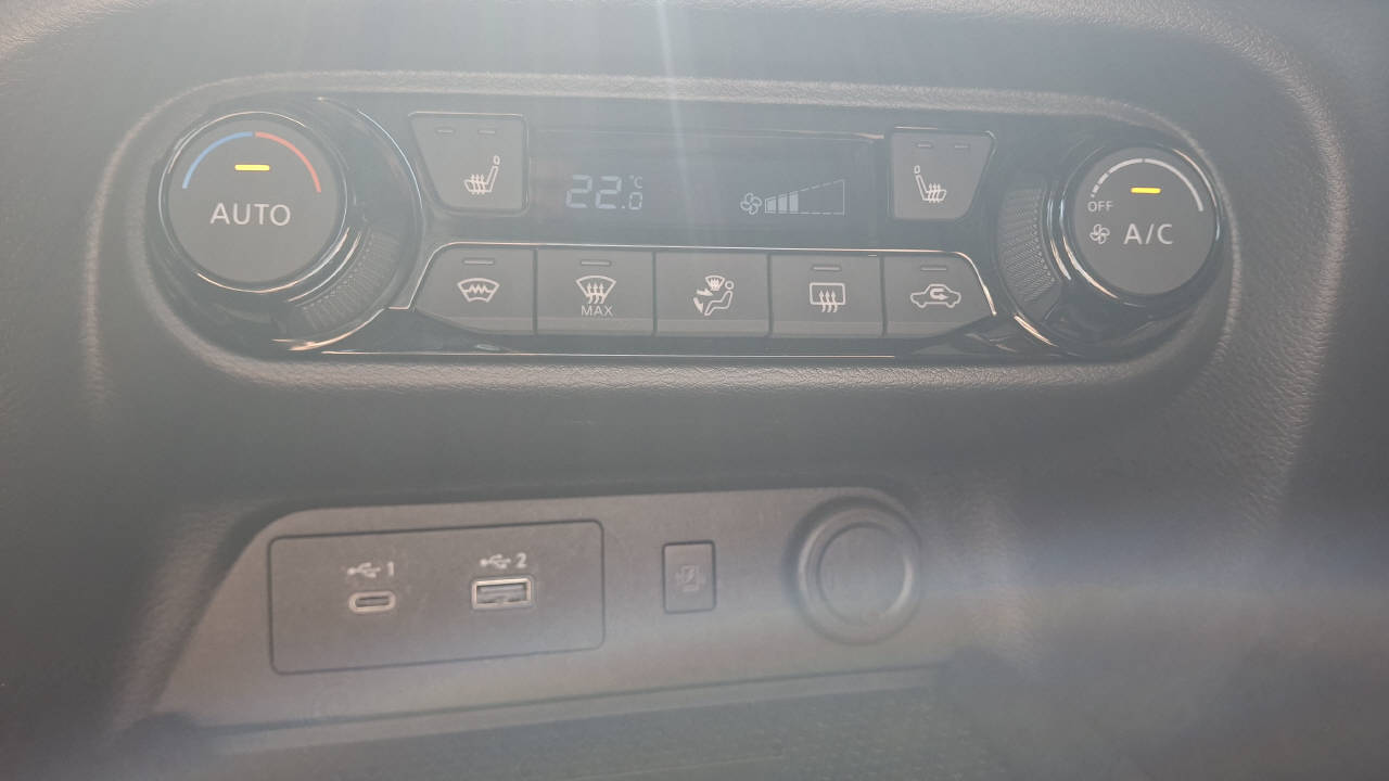 NISSAN Juke 1.6 Hybrid Tekna-image-13