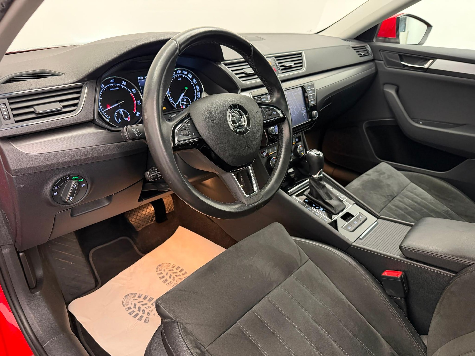 SKODA Superb Combi 2.0 TSI 280 Style 4x4 DSG-image-8