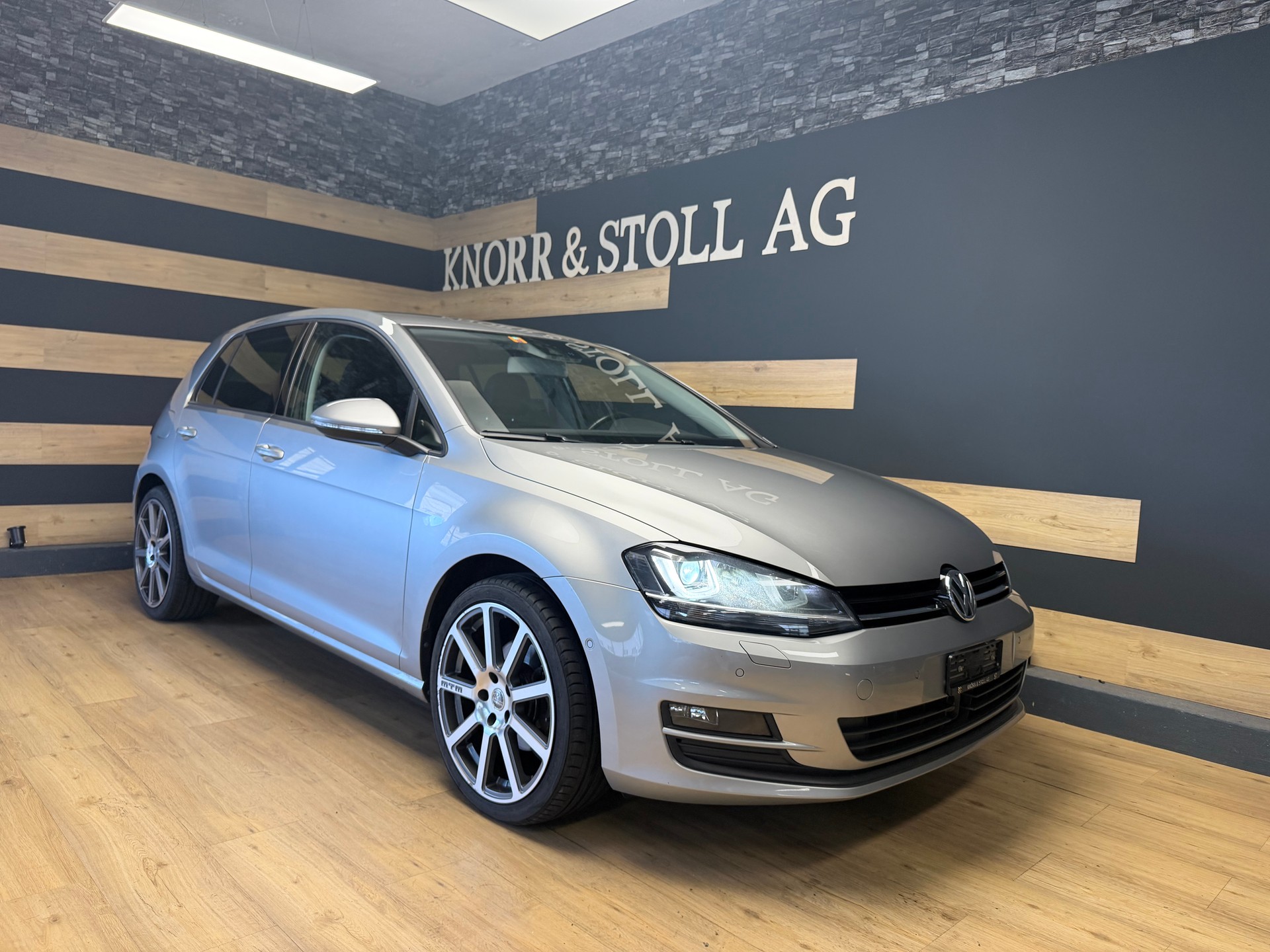 VW Golf 1.4 TSI Highline DSG-showroom-element-1