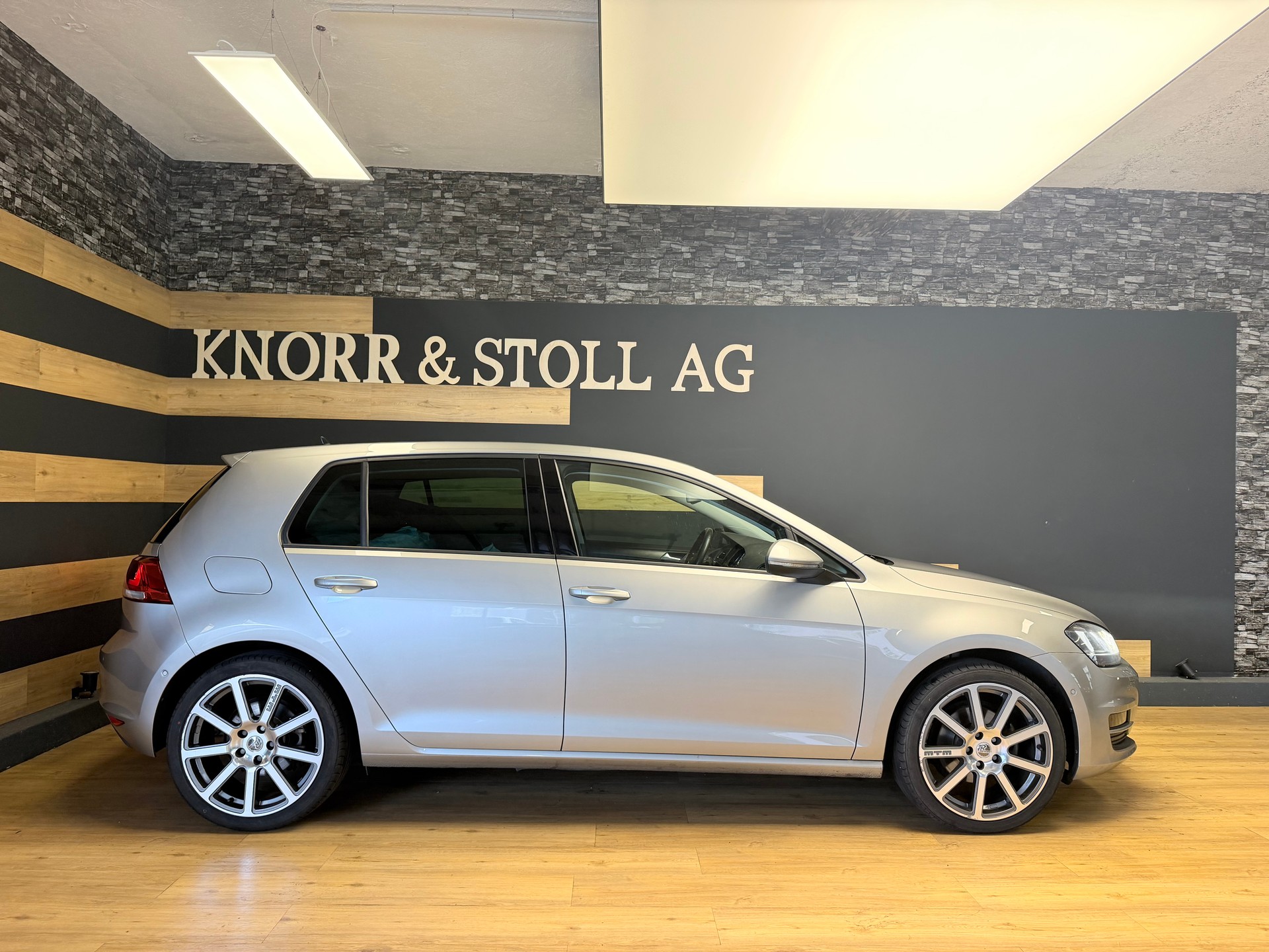 VW Golf 1.4 TSI Highline DSG-showroom-element-3